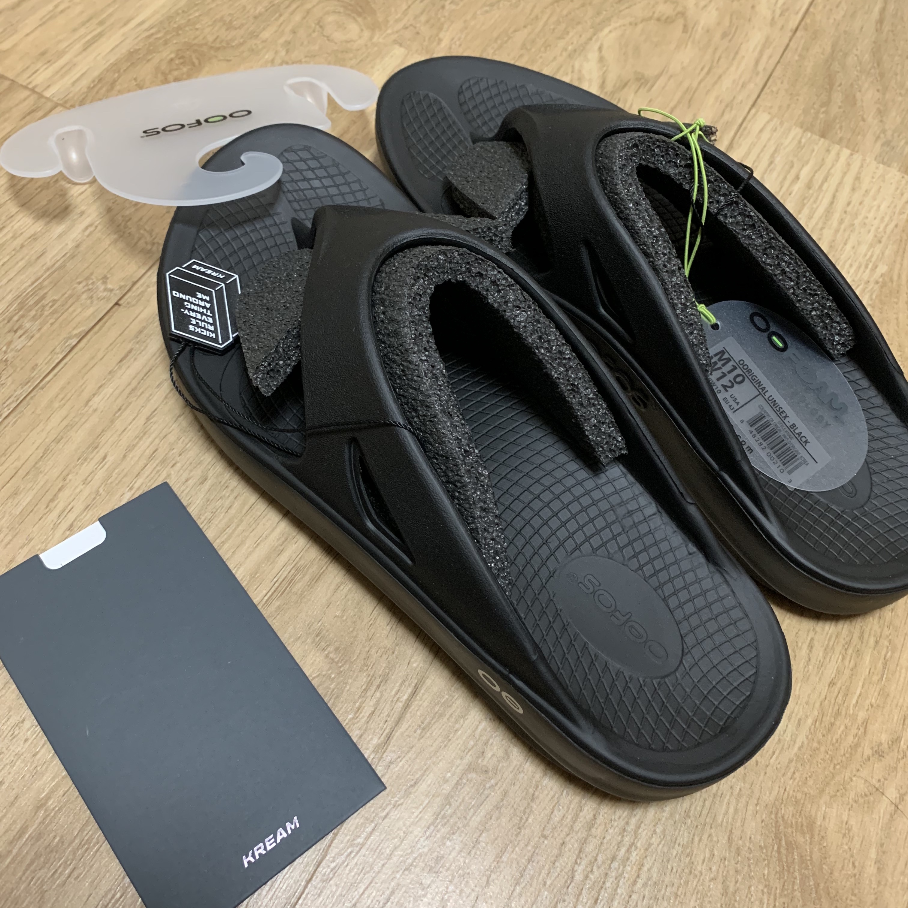 Oofos OOriginal Black 착용 스타일