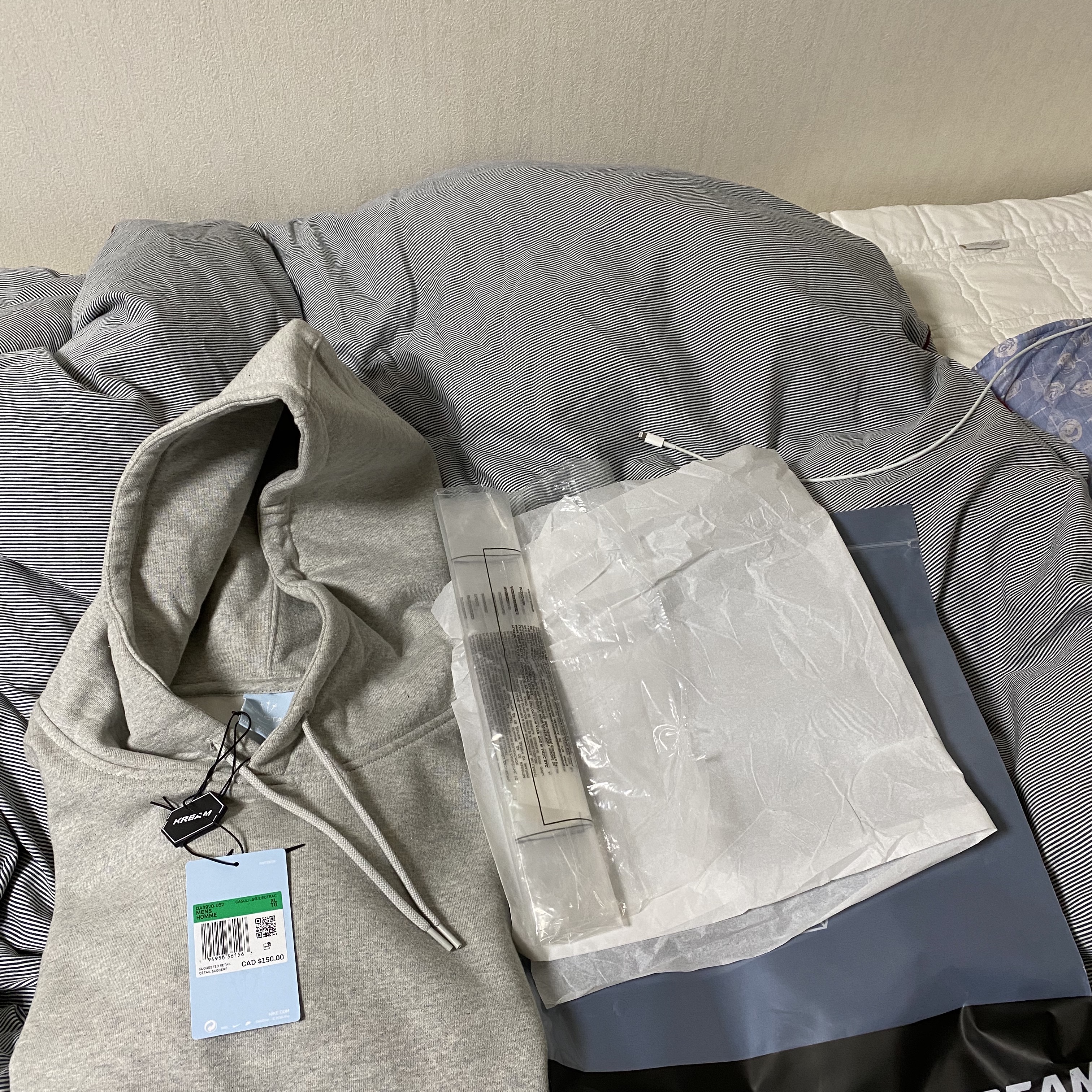 Nike x Drake Nocta Cardinal Stock Essential Hoodie Grey - US/EU 착용 스타일 - 2