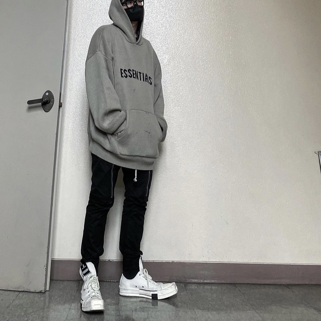 Converse x Drkshdw Turbodrk Chuck 70 Ox Lilly White, Essentials Knit Pullover Hoodie Pistachio - 21FW 착용 스타일 - 1