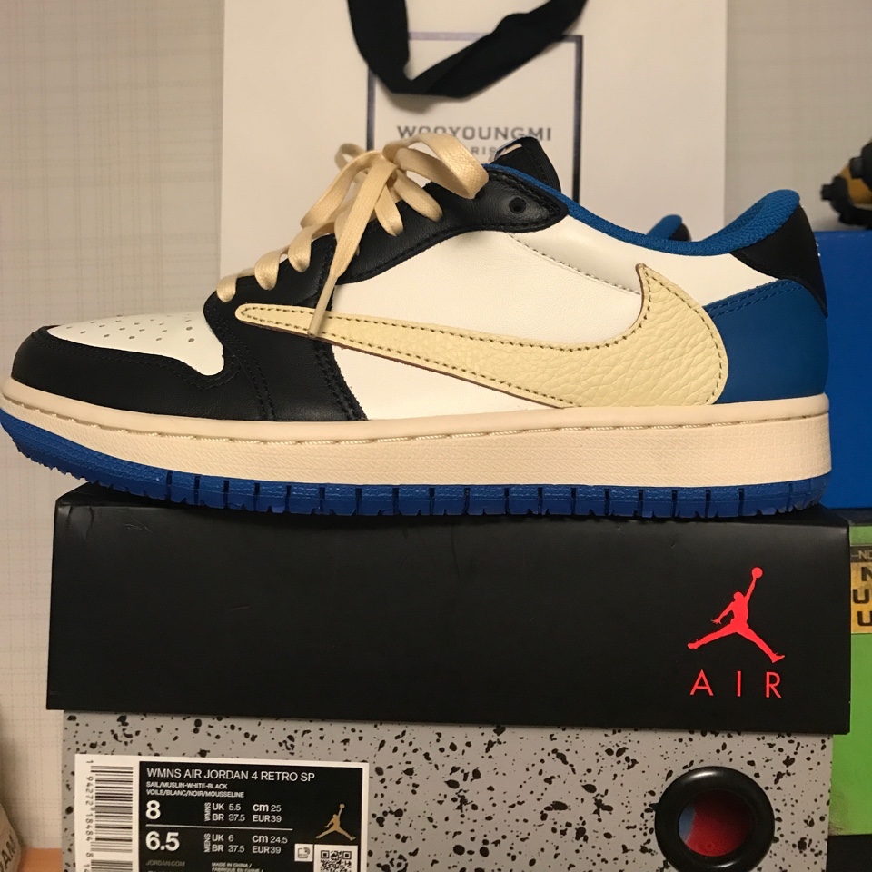 Jordan 1 x Travis Scott x Fragment Retro Low OG SP Military Blue 착용 스타일