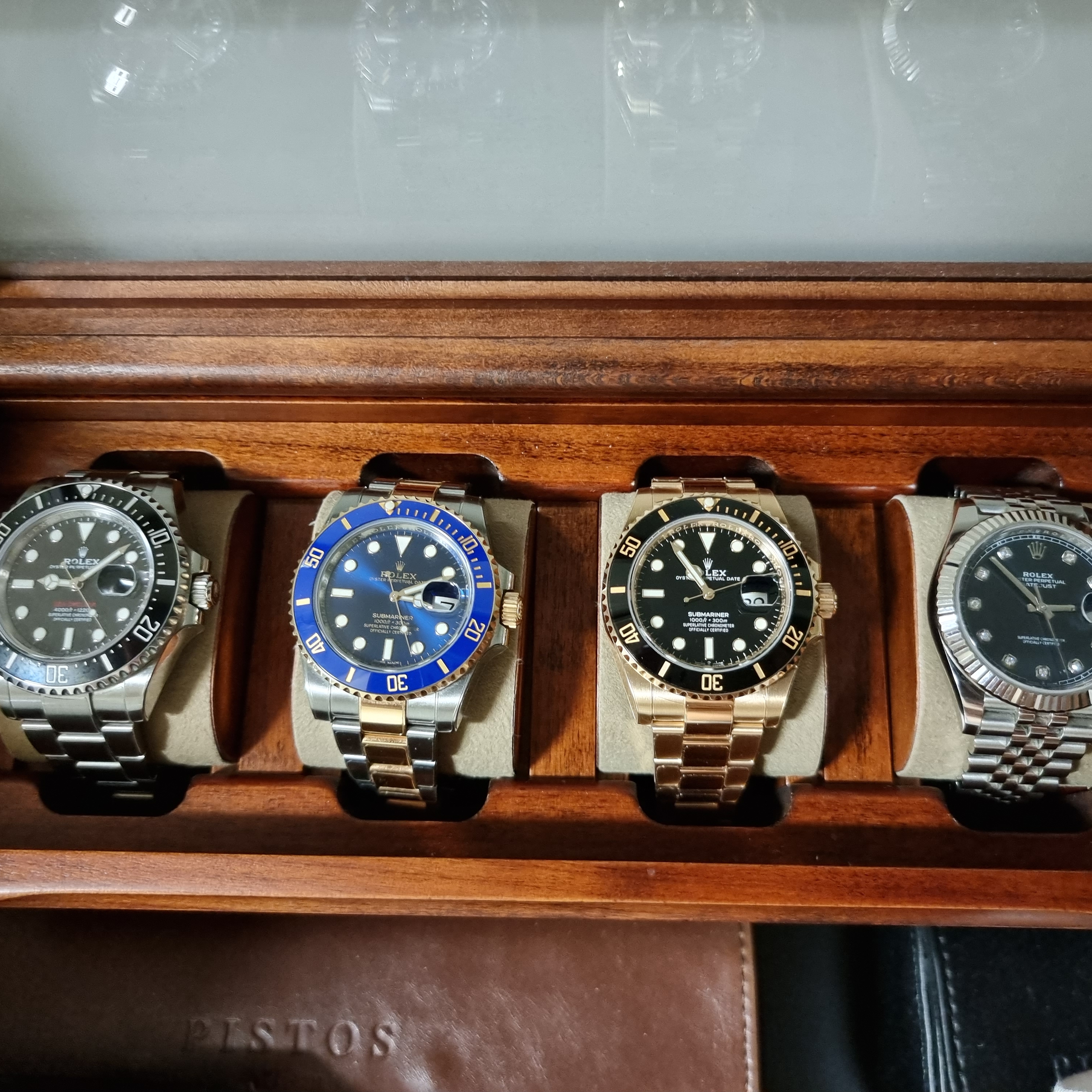Rolex Submariner Date 40mm 116613LB Royal Blue Oyster 착용 스타일
