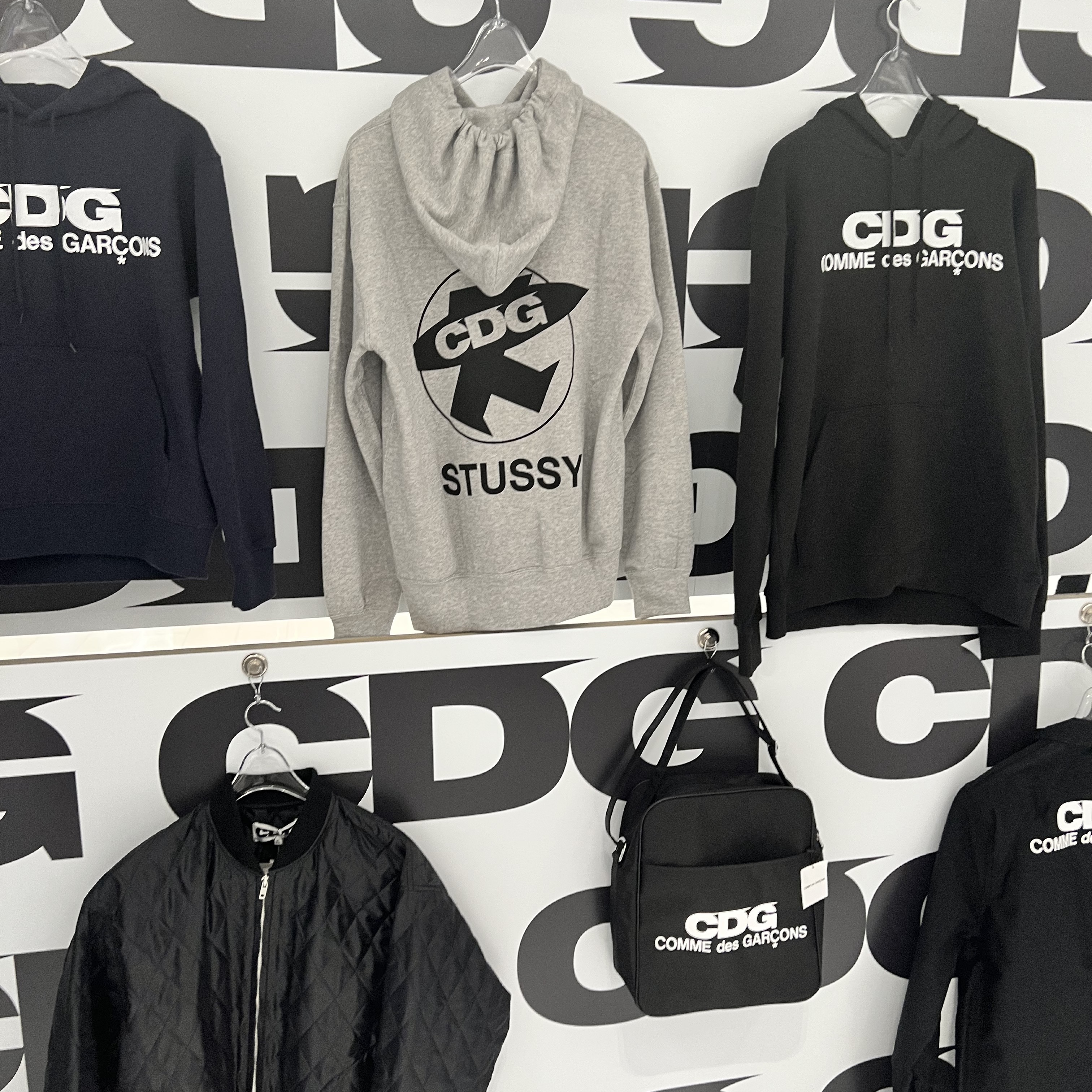 Nike x Sacai x Fragment LDWaffle Blackened Blue, CDG x Stussy Coach Jacket Black 착용 스타일 - 5