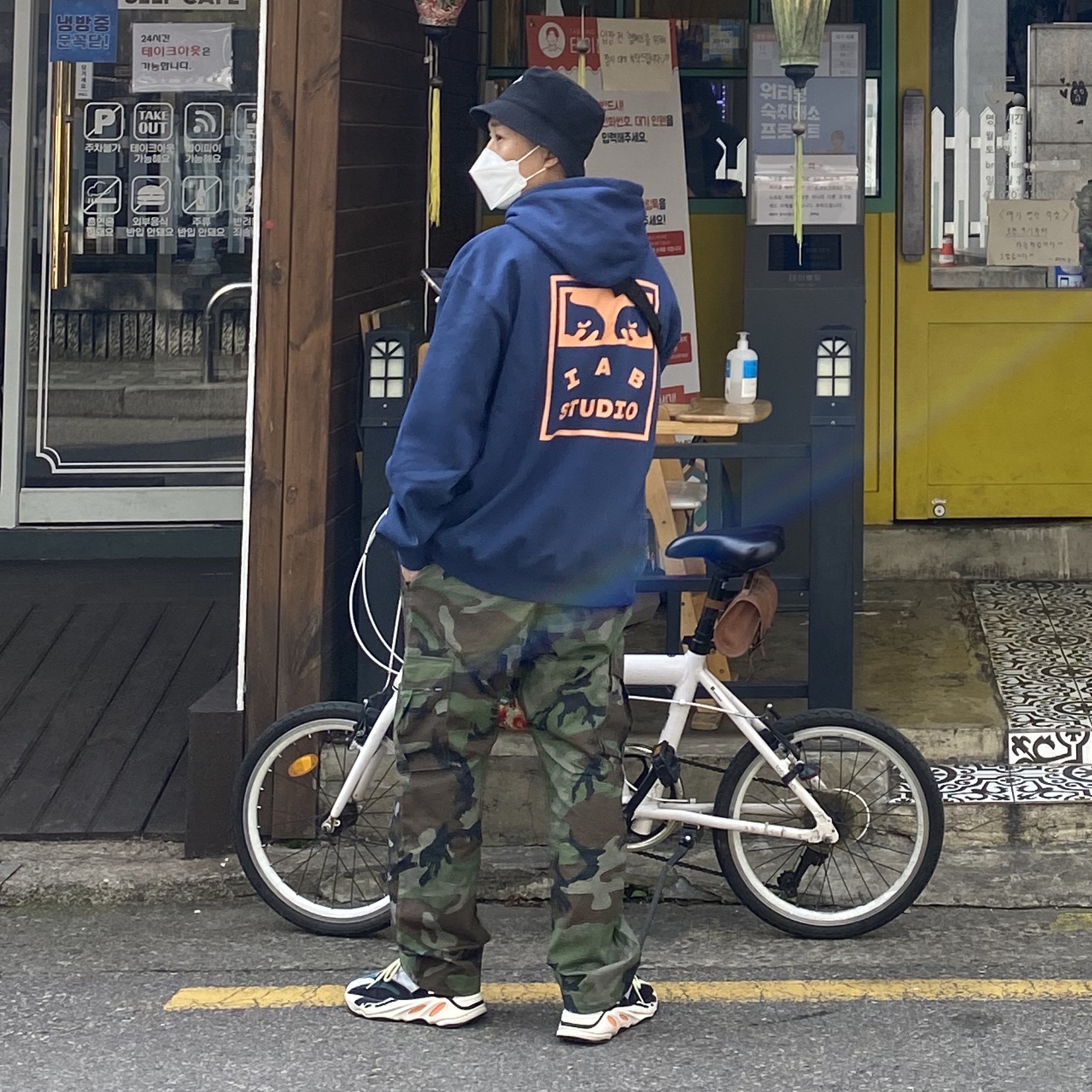IAB Studio x Obey Eyes Icon Hoodie Oceana, Adidas Yeezy Boost 700 Wave Runner Solid Grey 2017/2019 착용 스타일 - 1