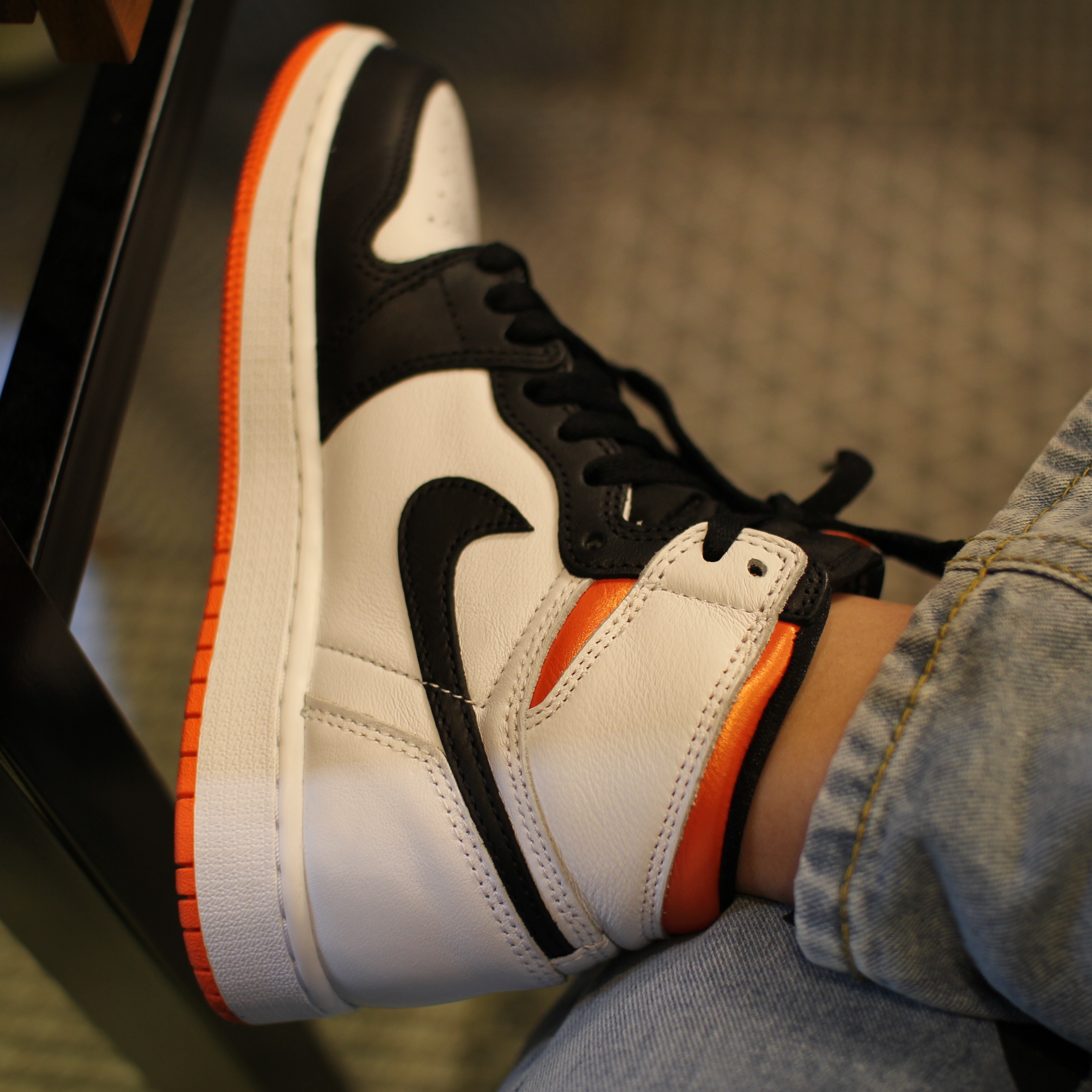 (GS) Jordan 1 Retro High OG Electro Orange 착용 스타일 - 2
