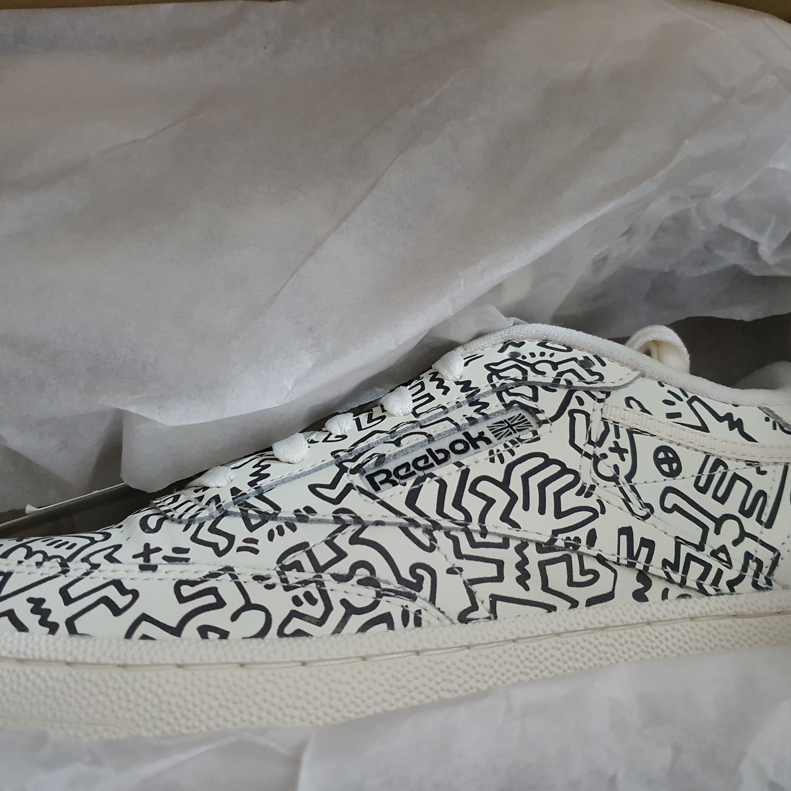 Reebok x Keith Haring Club C Chalk 착용 스타일