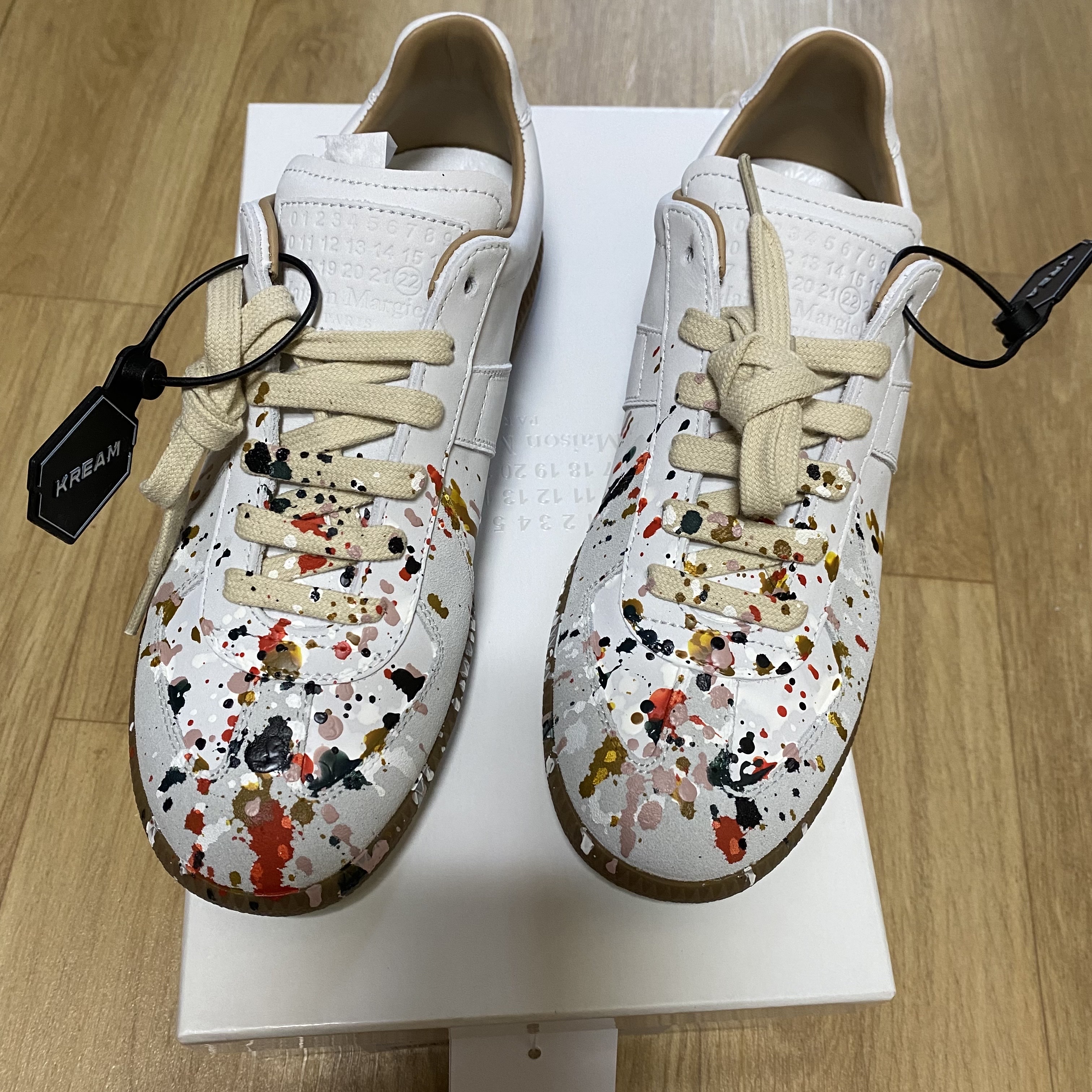 (W) Maison Margiela Replica Paint Drop Sneakers White 착용 스타일 - 1