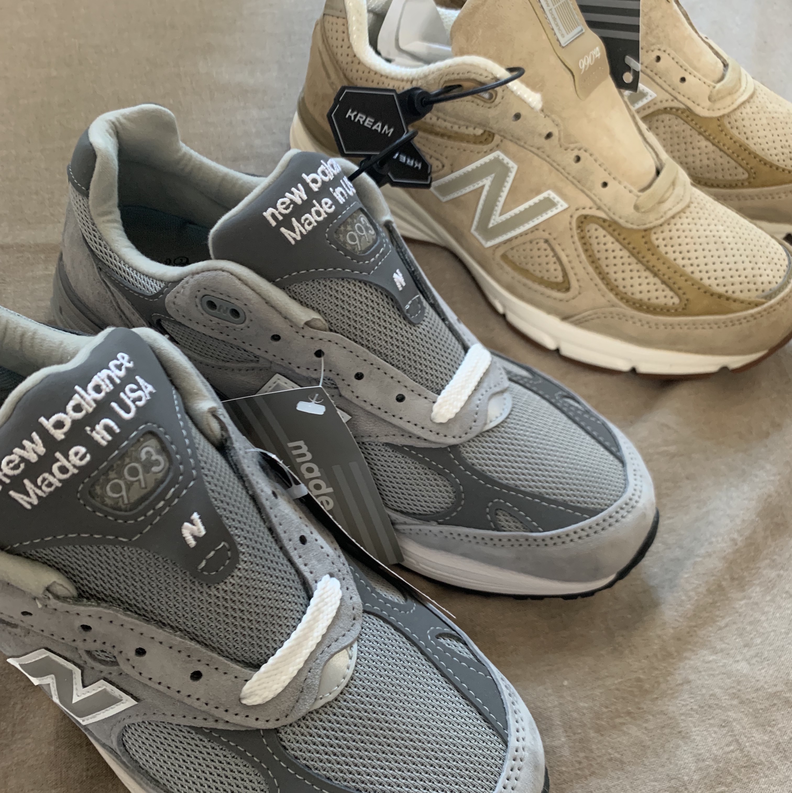 New Balance 993 Made in USA Grey - D Standard, New Balance 990v4 Made in USA Hemp Linseed 착용 스타일 - 2