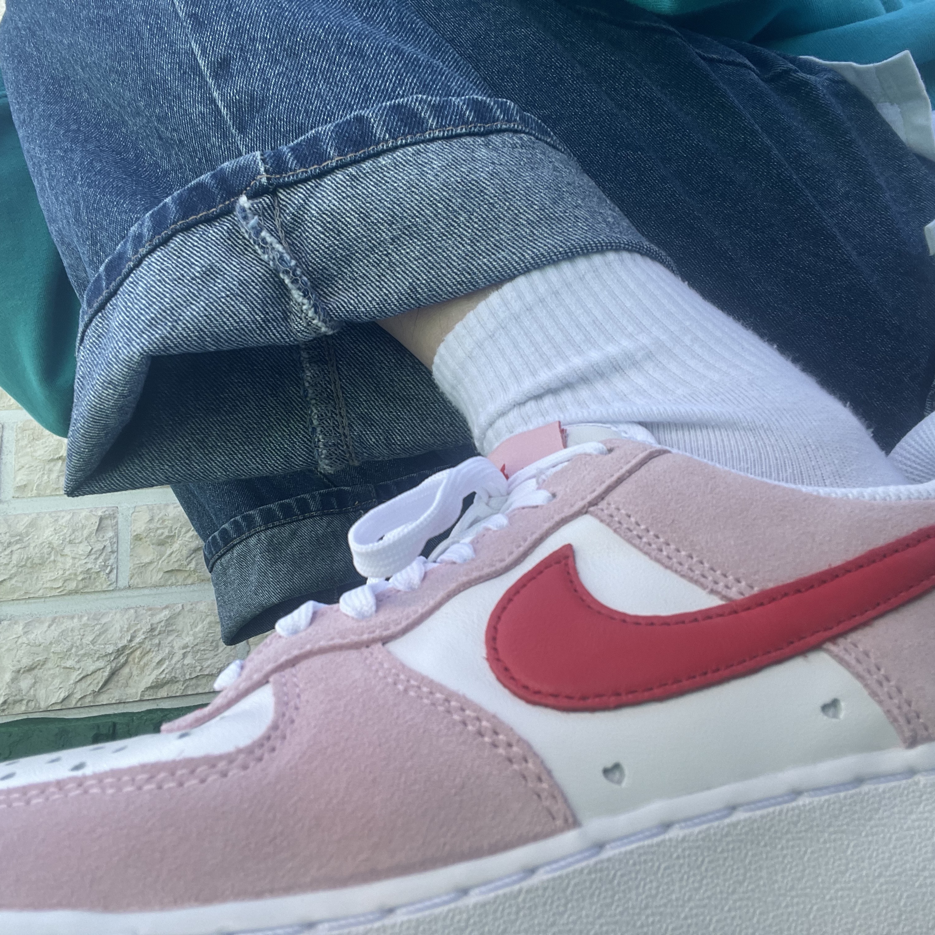Nike Air Force 1 '07 QS Valentine's Day 착용 스타일 - 3