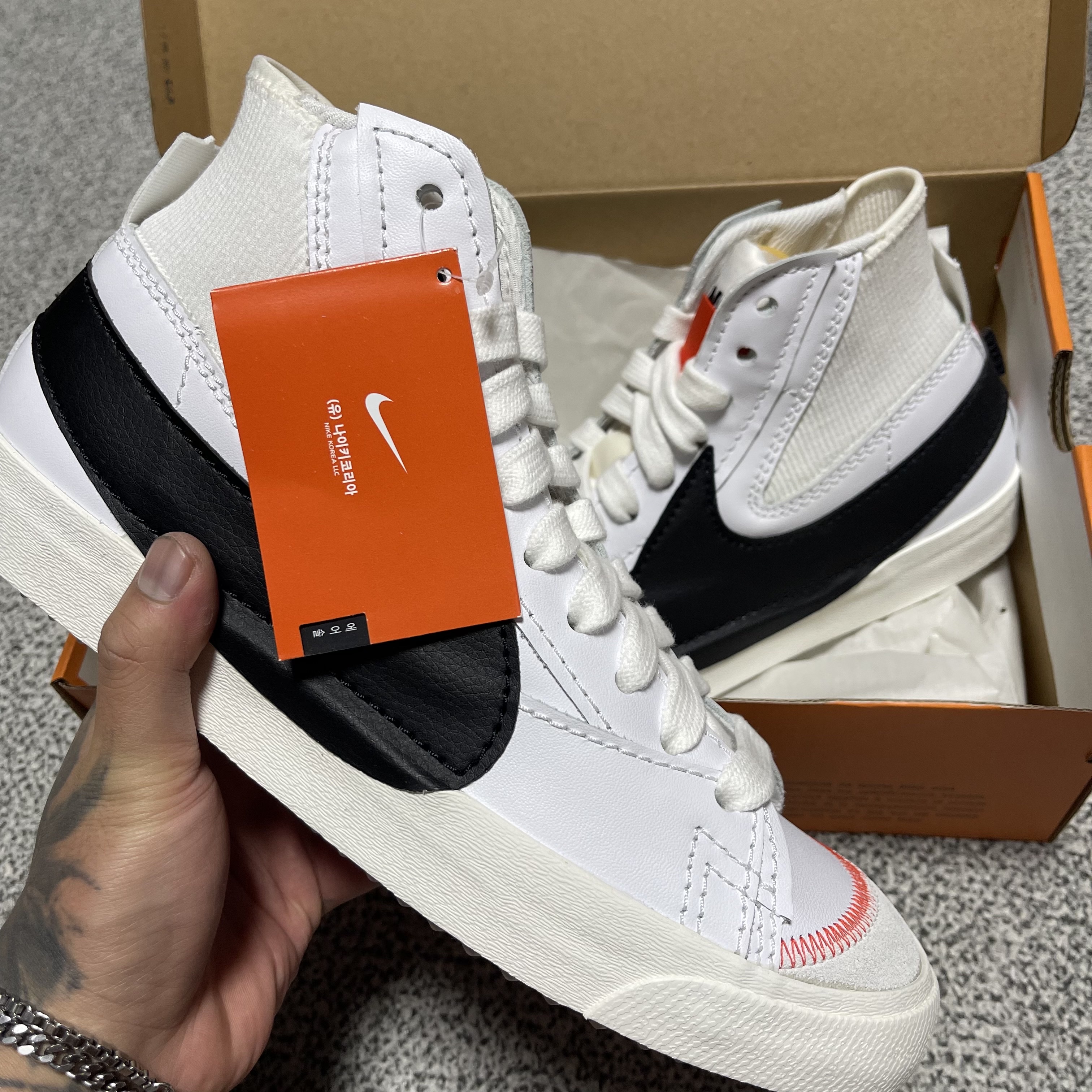 Nike Blazer Mid '77 Jumbo White and Black 착용 스타일