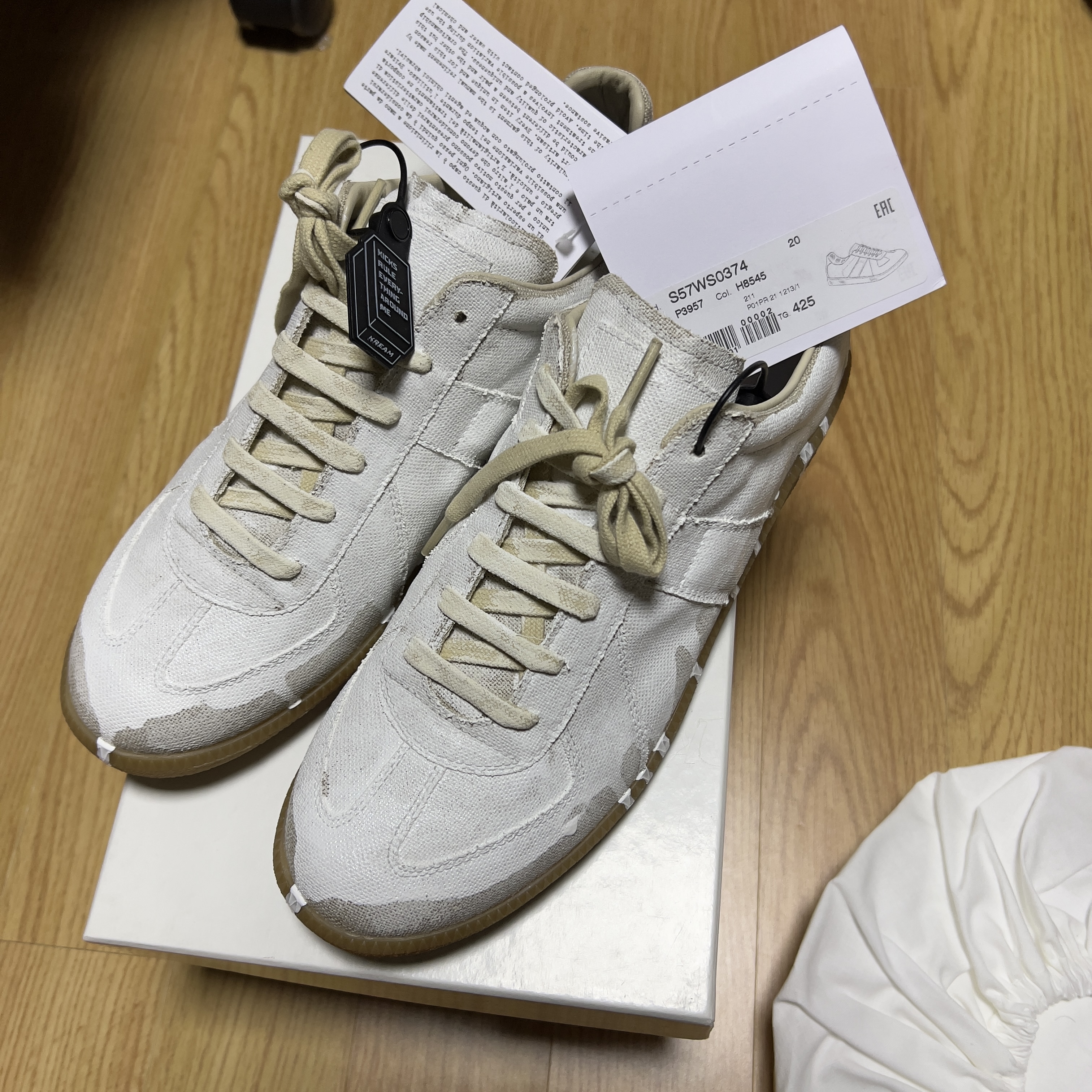 Maison Margiela Canvas Paint White Replica Sneakers 착용 스타일