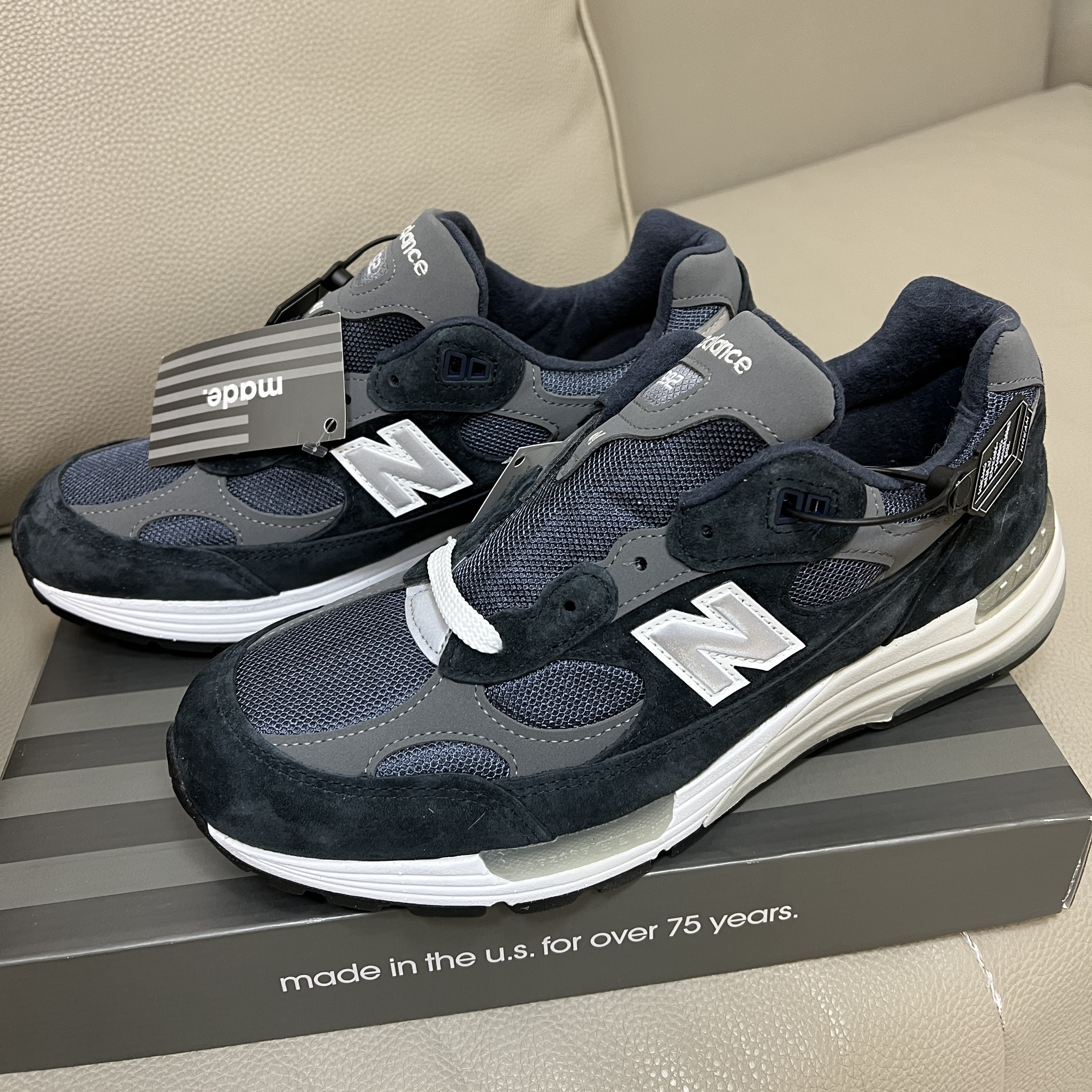New Balance 992 Made in USA Navy 착용 스타일 - 1