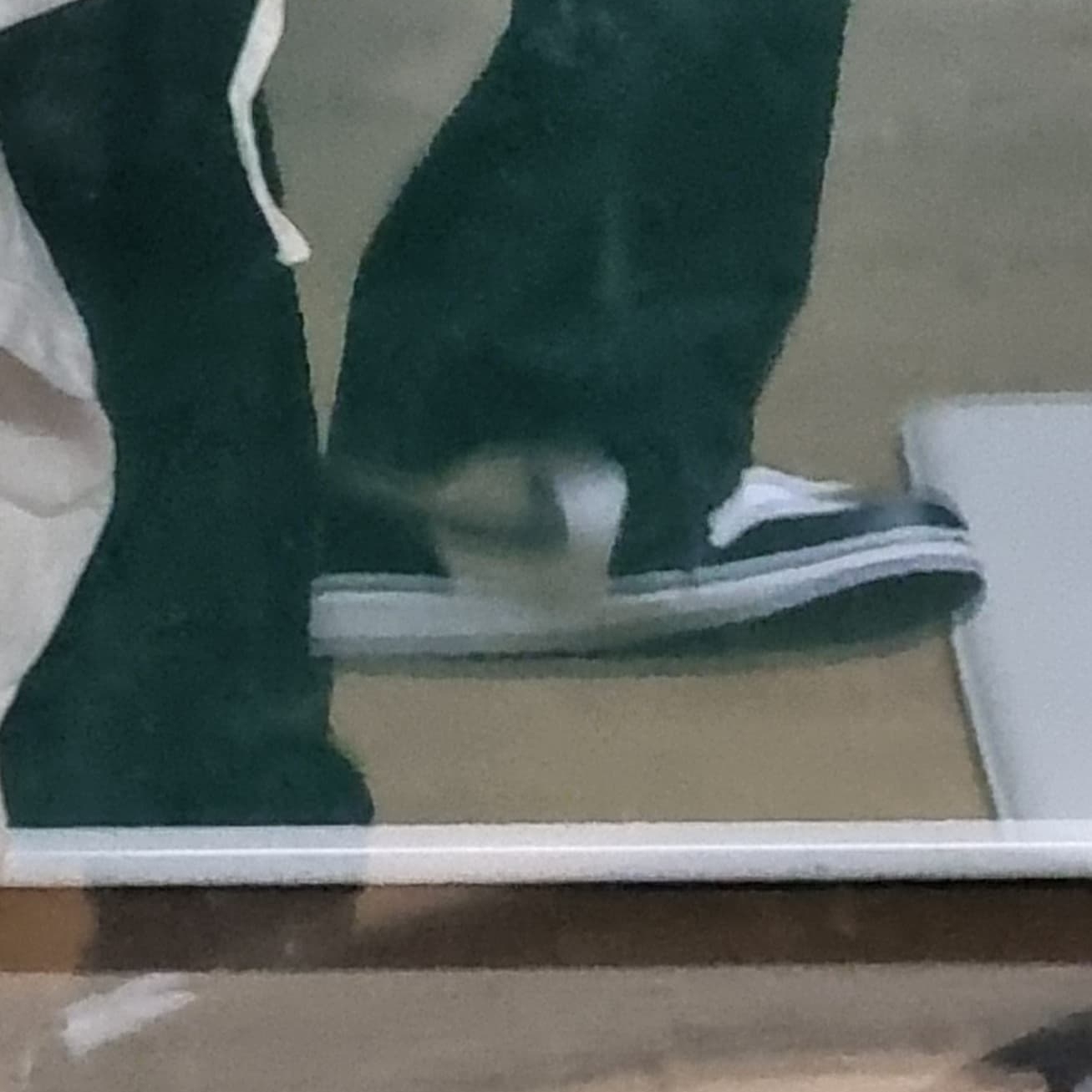 Jordan 1 Low Black Particle Grey 착용 스타일 - 2