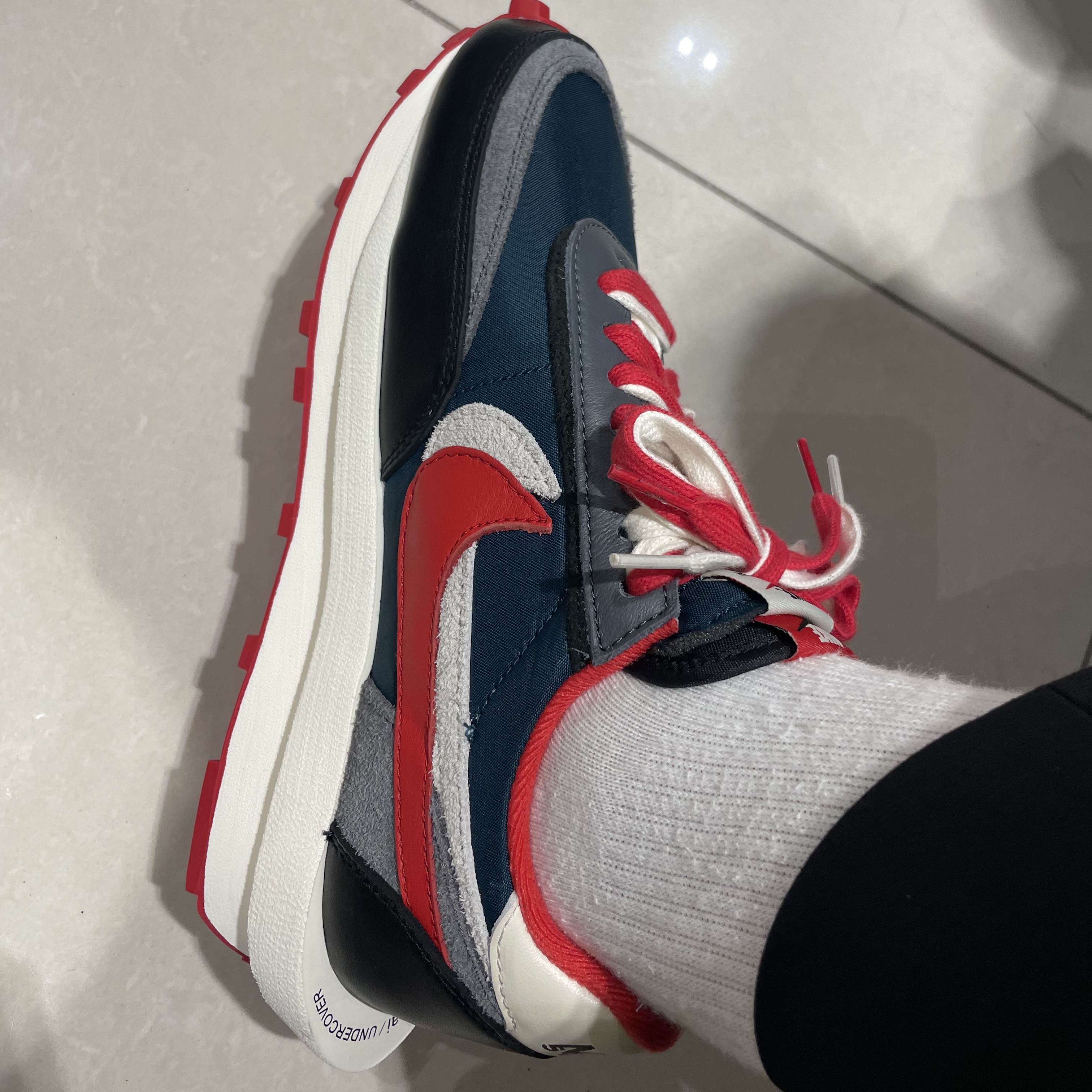 Nike x Sacai x Undercover LDWaffle Midnight Spruce University Red 착용 스타일 - 3