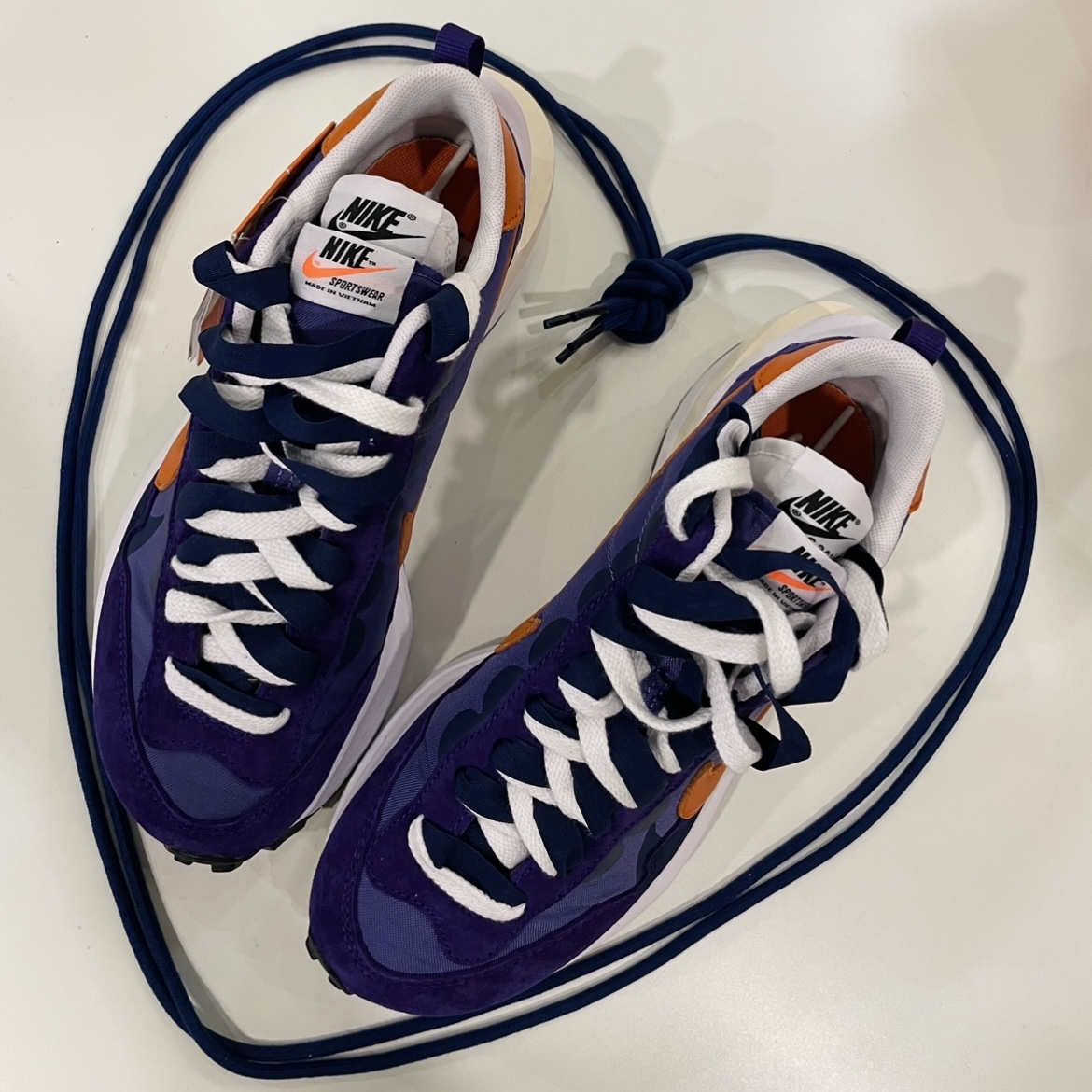 Nike x Sacai VaporWaffle Dark Iris 착용 스타일