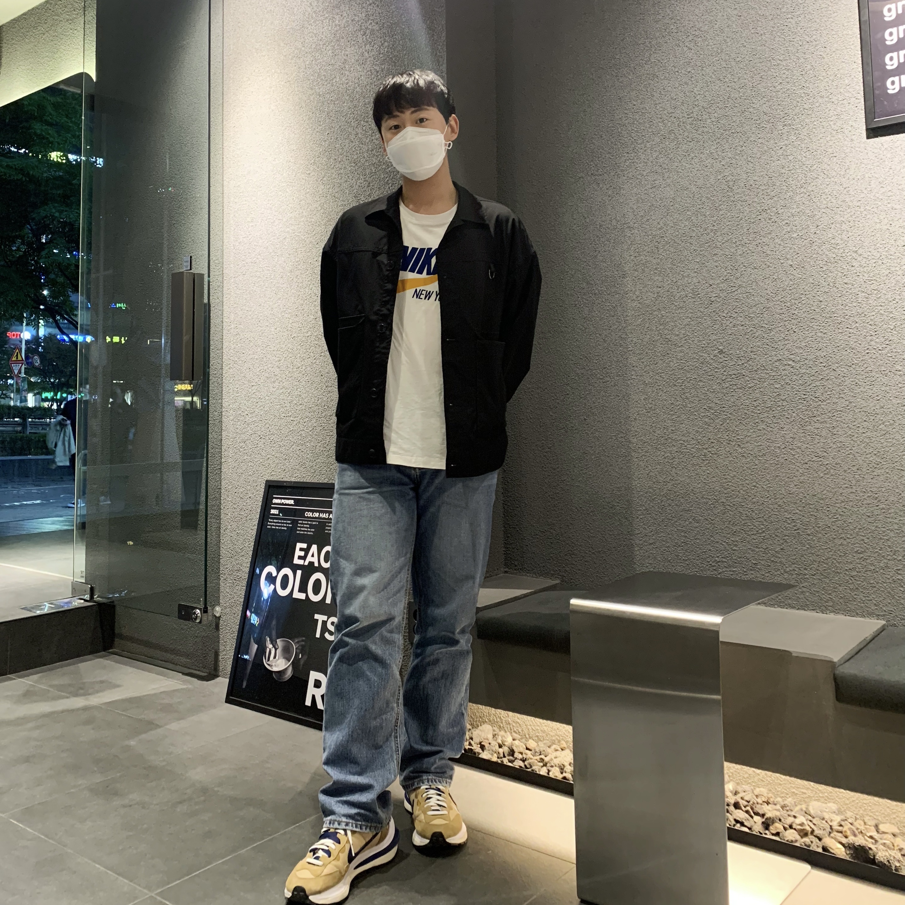 Nike x Sacai VaporWaffle Sesame and Blue Void 착용 스타일
