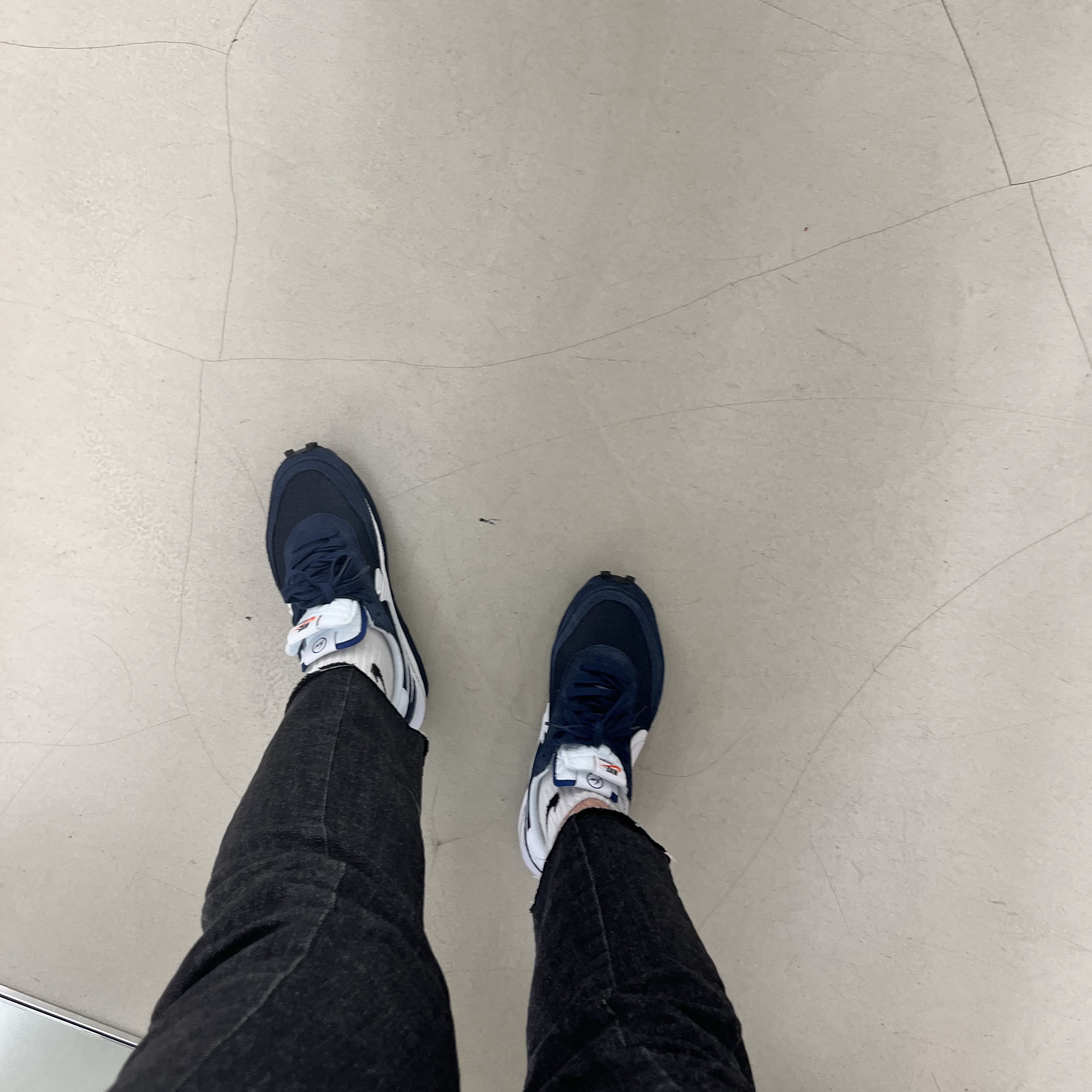 Nike x Sacai x Fragment LDWaffle Blackened Blue, CDG x Stussy Coach Jacket Black 착용 스타일 - 3