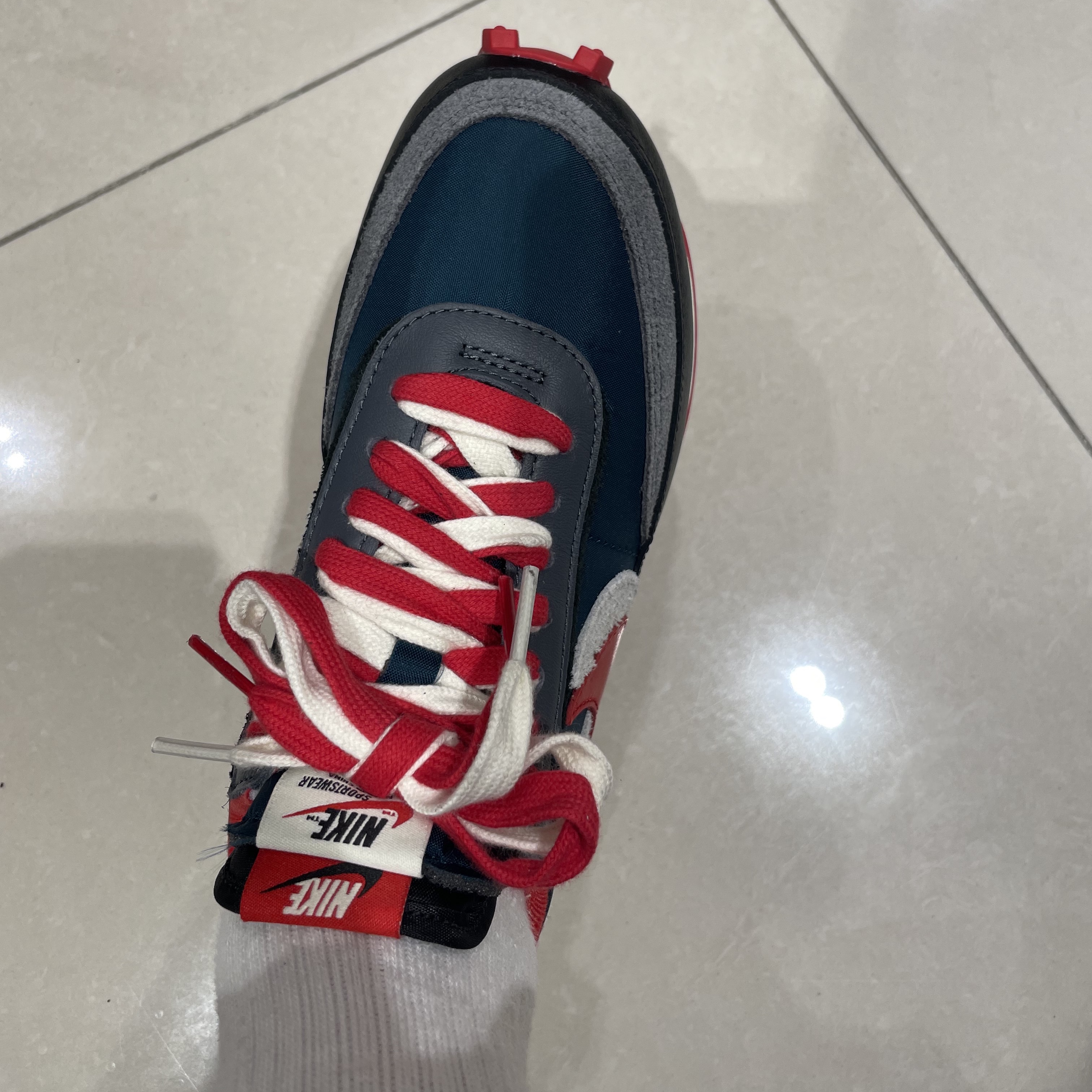 Nike x Sacai x Undercover LDWaffle Midnight Spruce University Red 착용 스타일 - 4