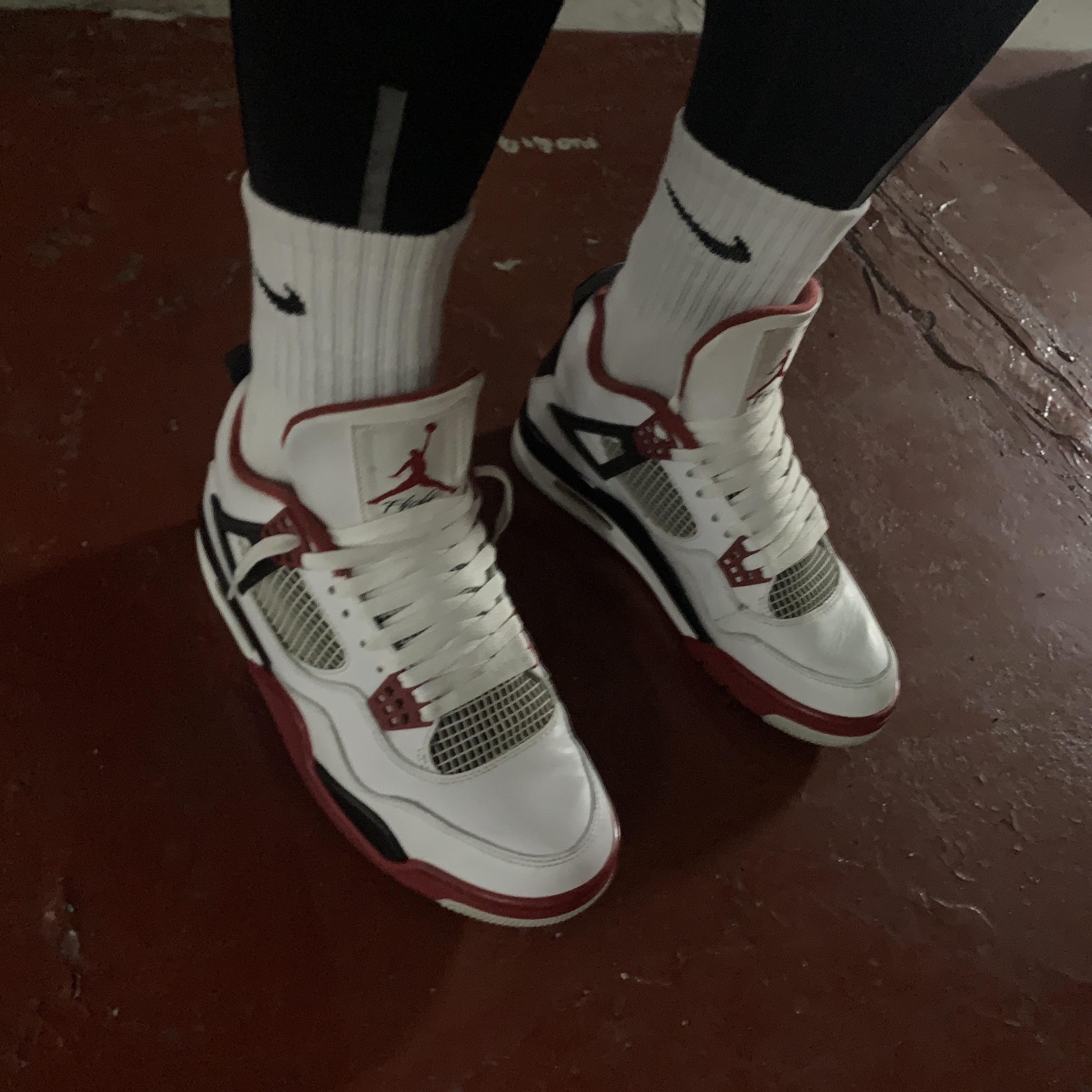 Jordan 4 Retro Fire Red 2012 착용 스타일