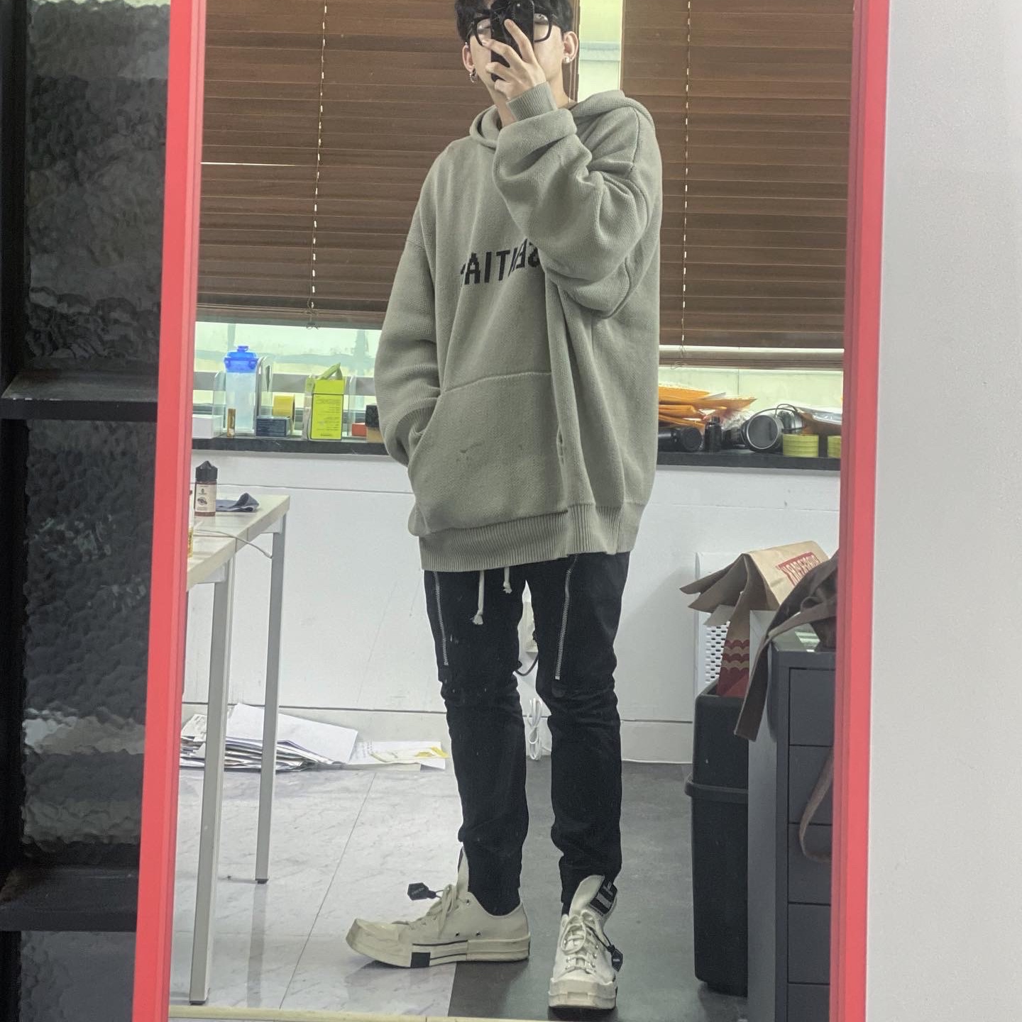 Converse x Drkshdw Turbodrk Chuck 70 Ox Lilly White, Essentials Knit Pullover Hoodie Pistachio - 21FW 착용 스타일 - 2