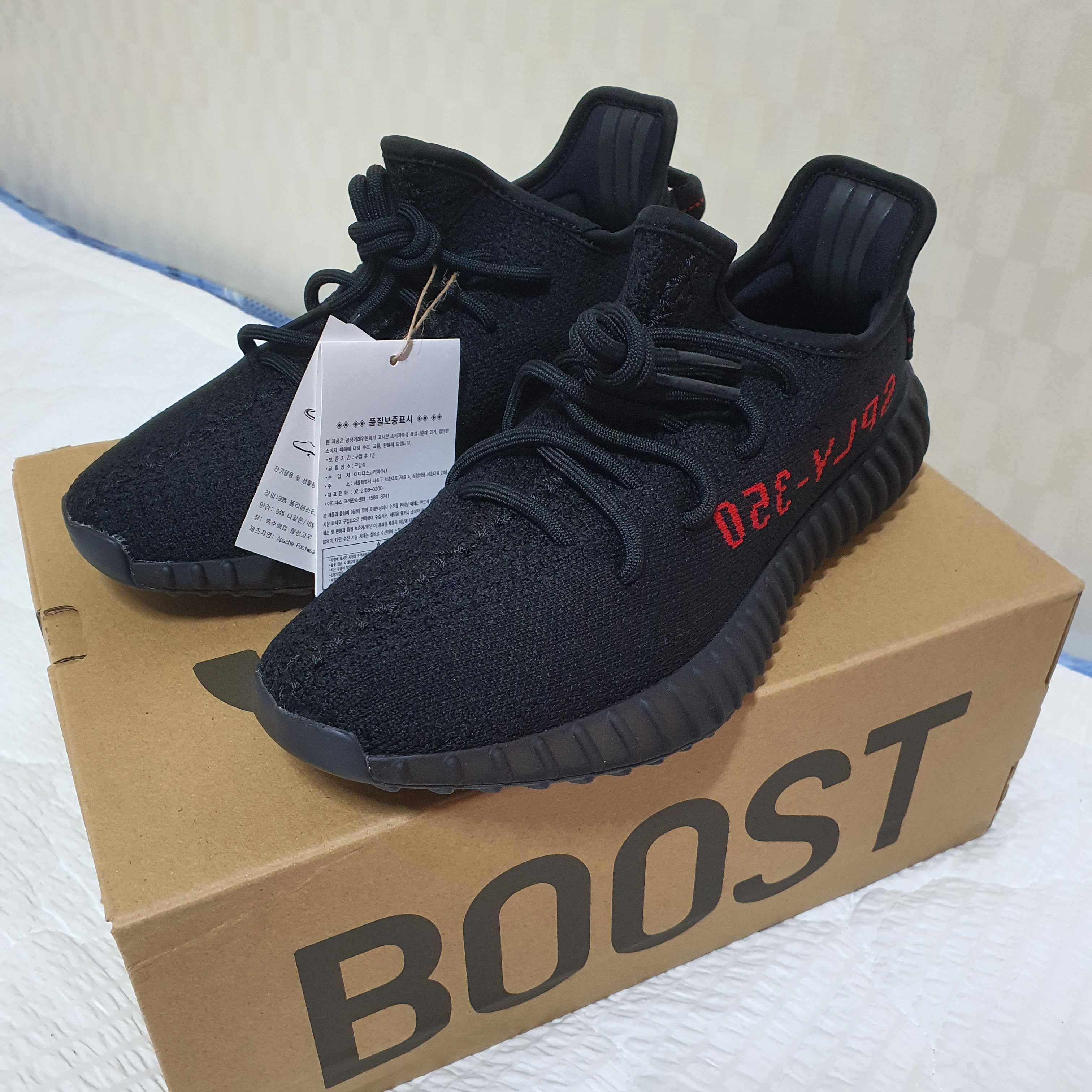 Adidas Yeezy Boost 350 V2 Black Red 2020 착용 스타일