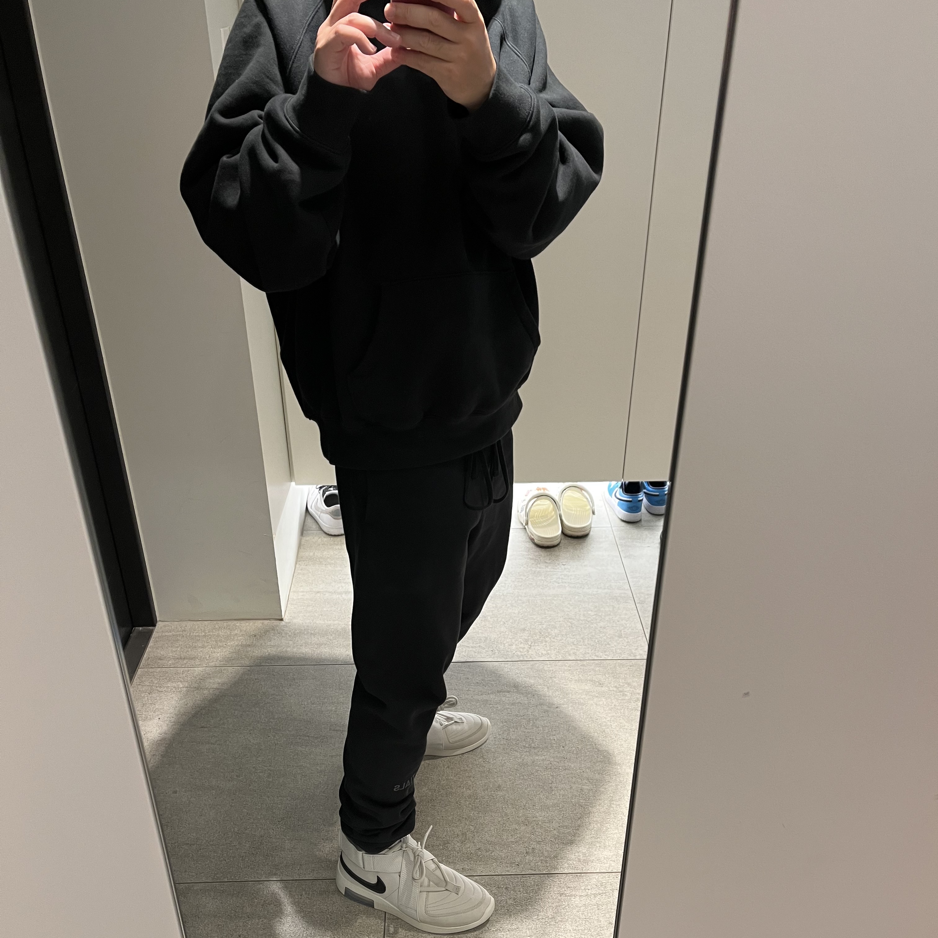 Nike x Fear of God Air Fear of God Raid Light Bone, Essentials Pull-Over Hoodie Black - 21SS 착용 스타일
