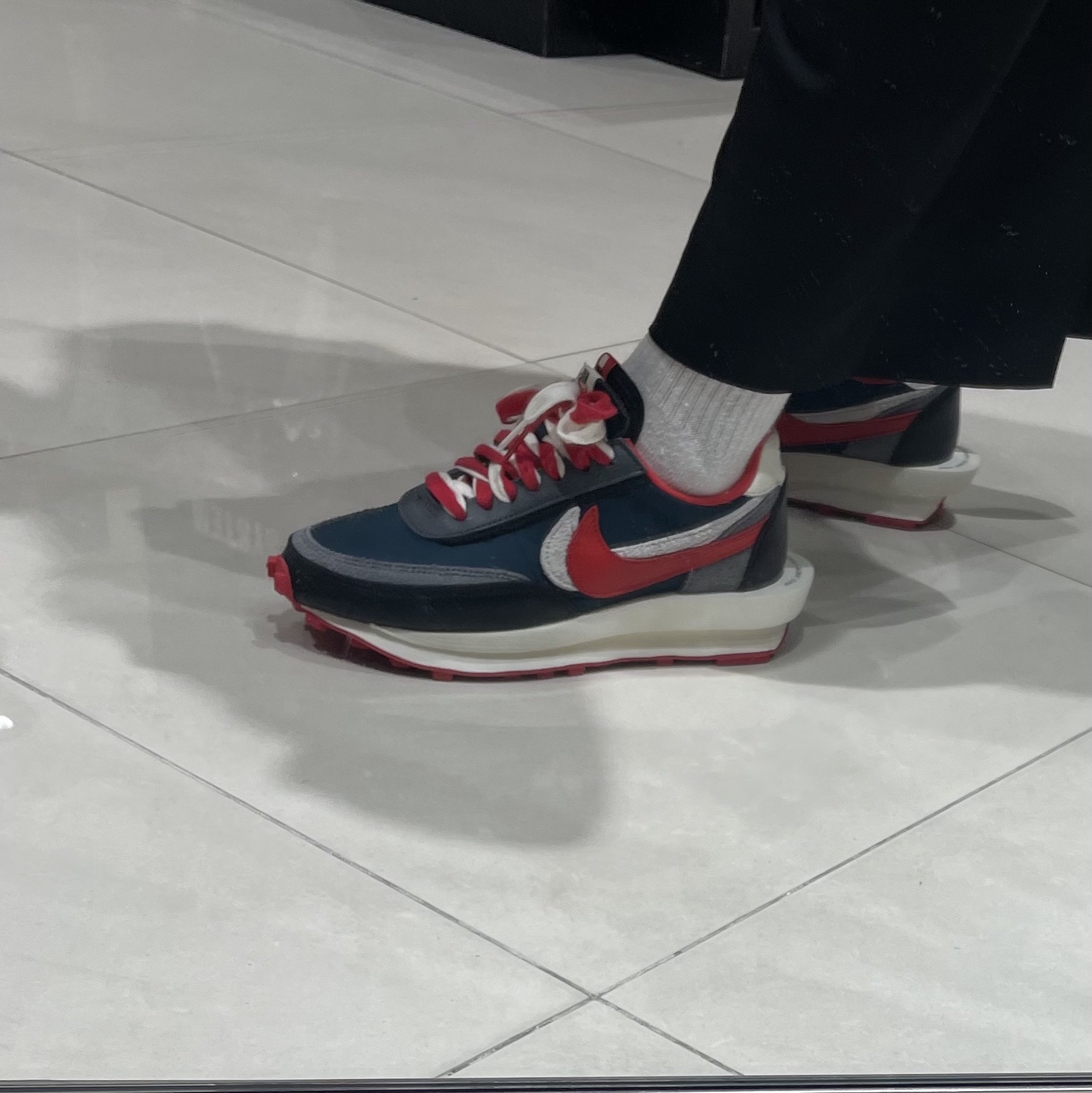 Nike x Sacai x Undercover LDWaffle Midnight Spruce University Red 착용 스타일 - 2