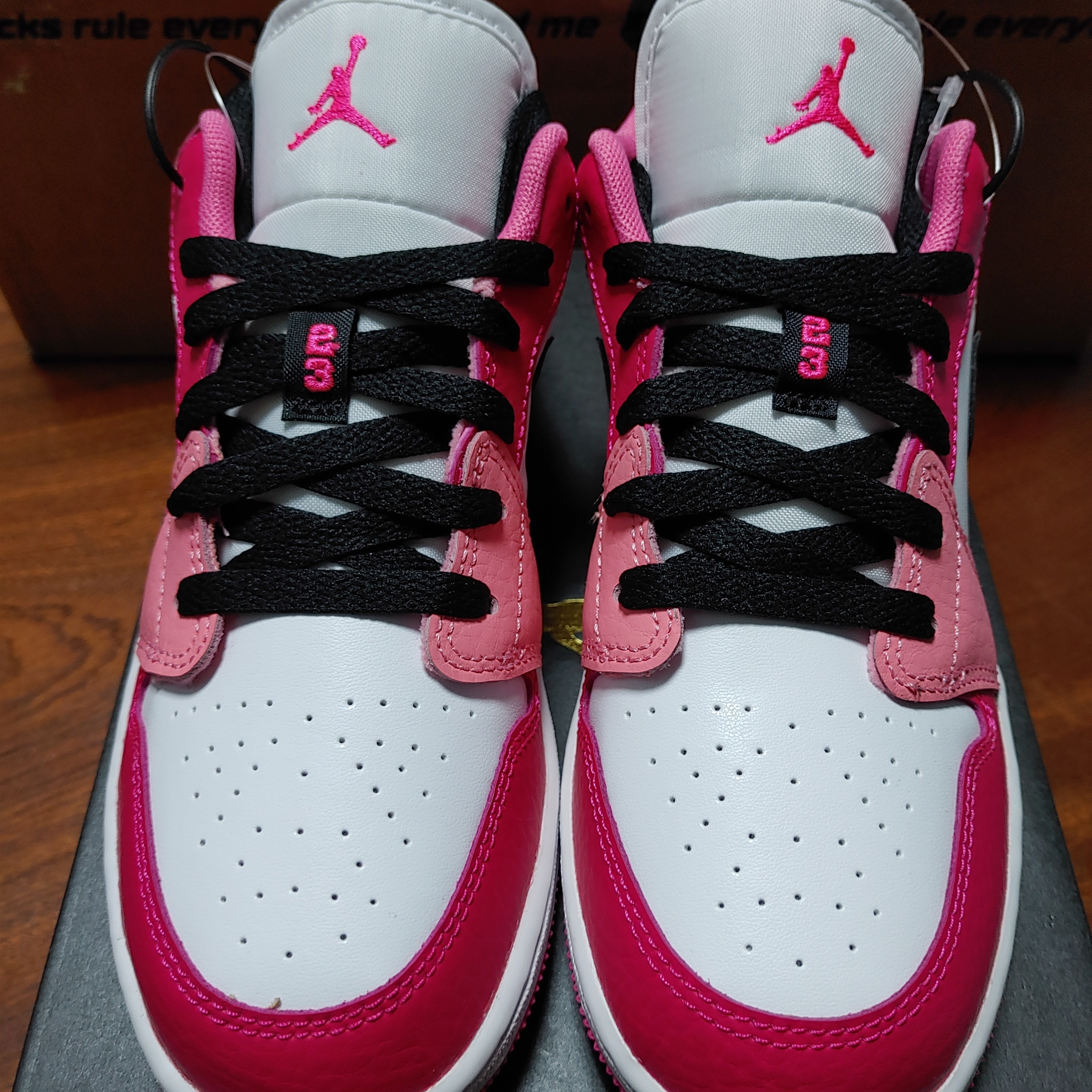 (GS) Jordan 1 Low Rush Pink 착용 스타일 - 1