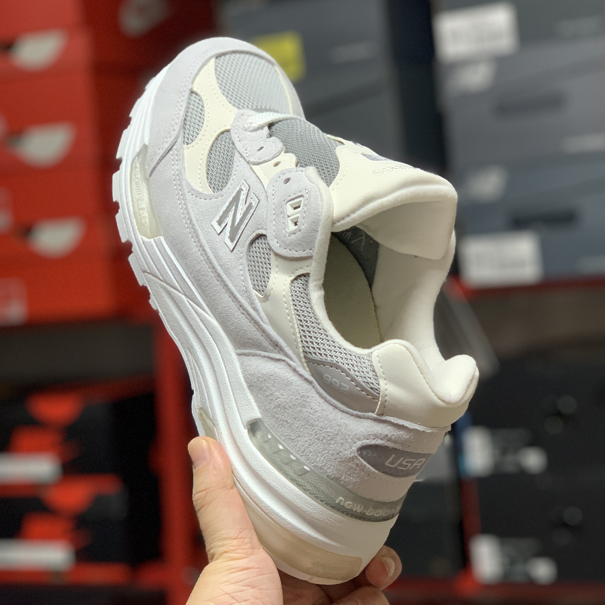 New Balance 992 Made in USA White Silver 착용 스타일 - 2