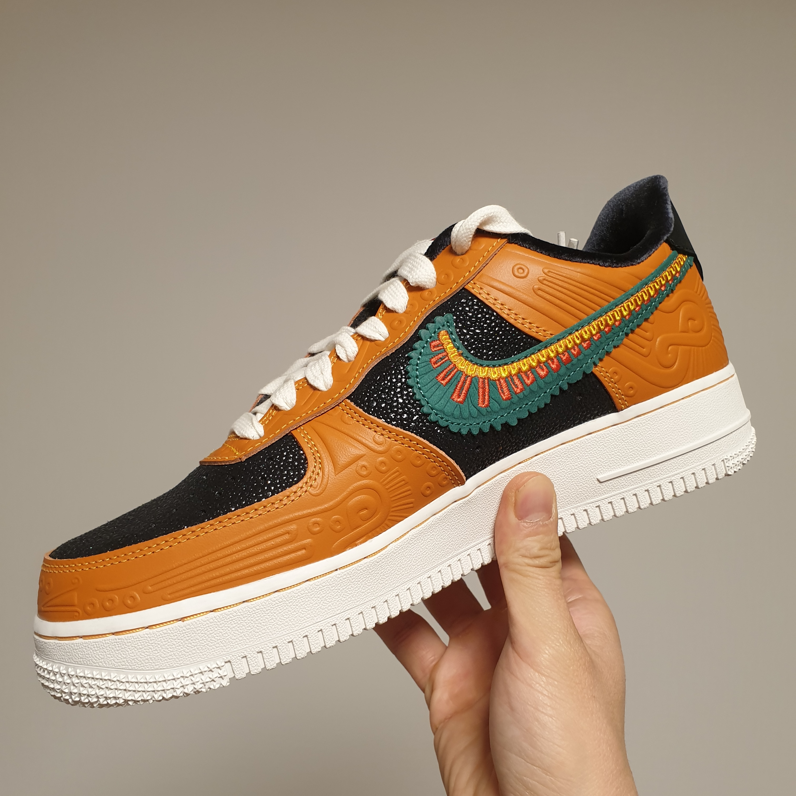 Nike Air Force 1 '07 LX Siempre Familia 착용 스타일 - 1