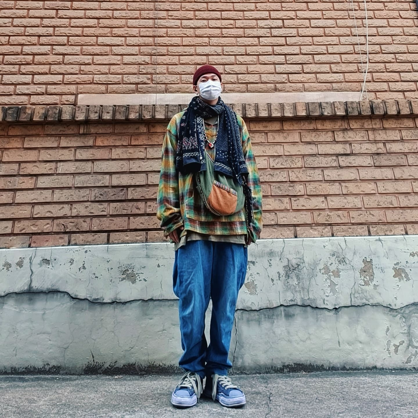 Maison Mihara Yasuhiro x Nigel Cabourn Low Cut Overdyed Sneakers Black 착용 스타일 - 1