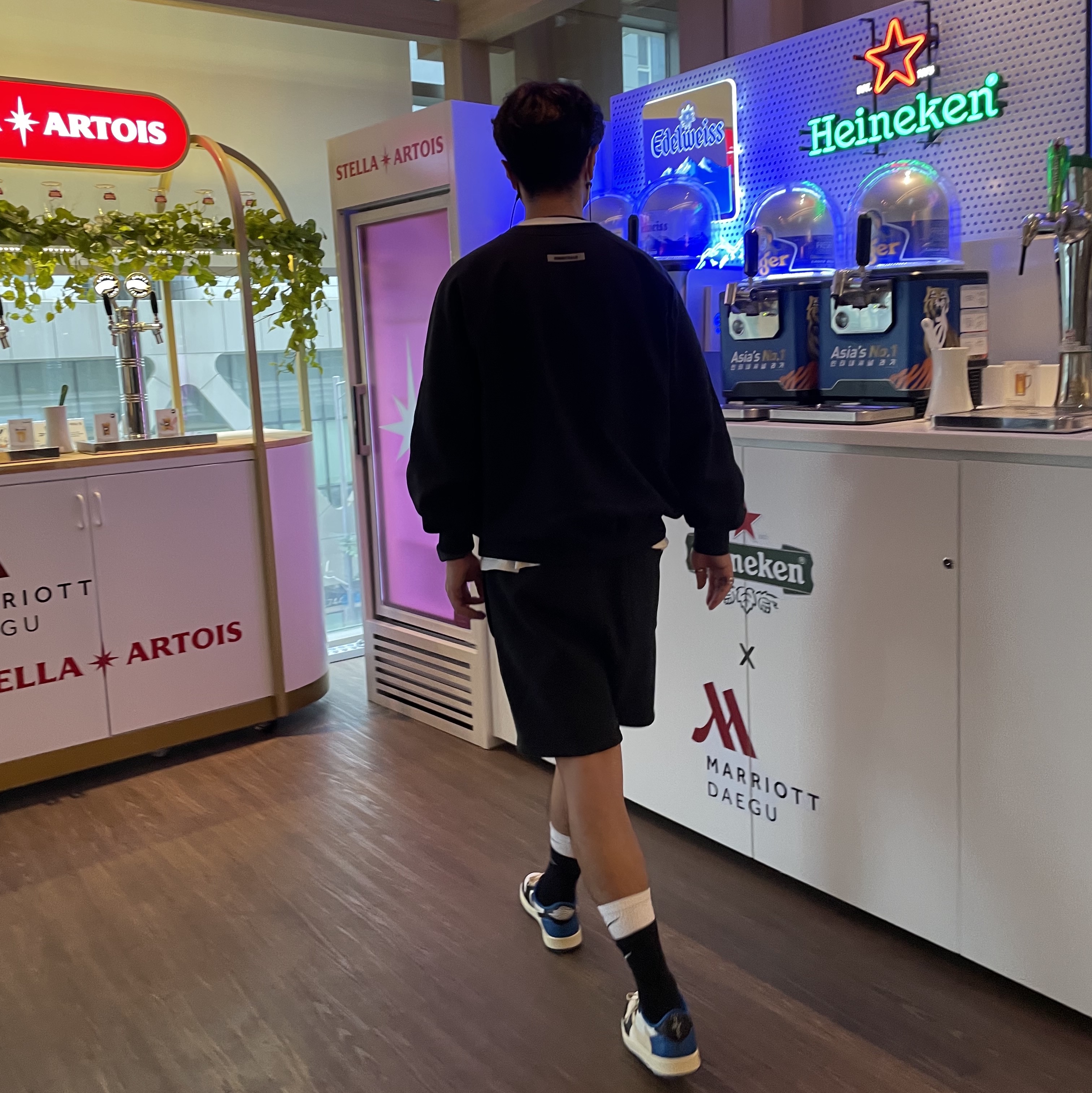 Jordan 1 x Travis Scott x Fragment Retro Low OG SP Military Blue, Essentials Sweatshorts Black 2020 착용 스타일