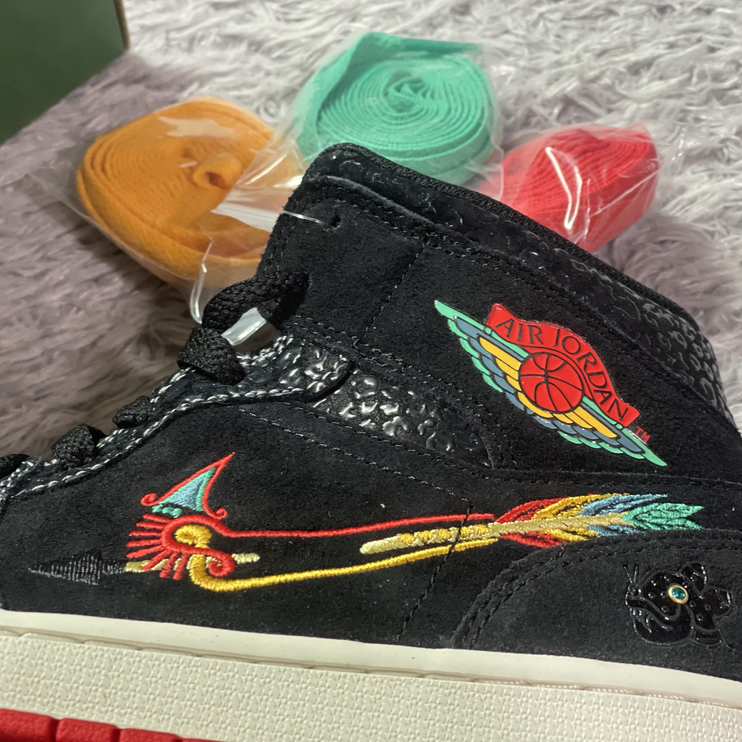 Jordan 1 Mid SE Siempre Familia 착용 스타일 - 4