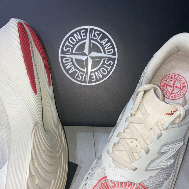 New Balance x Stone Island x Tokyo Design Studio FuelCell RC Elite v2 착용 스타일 - 1