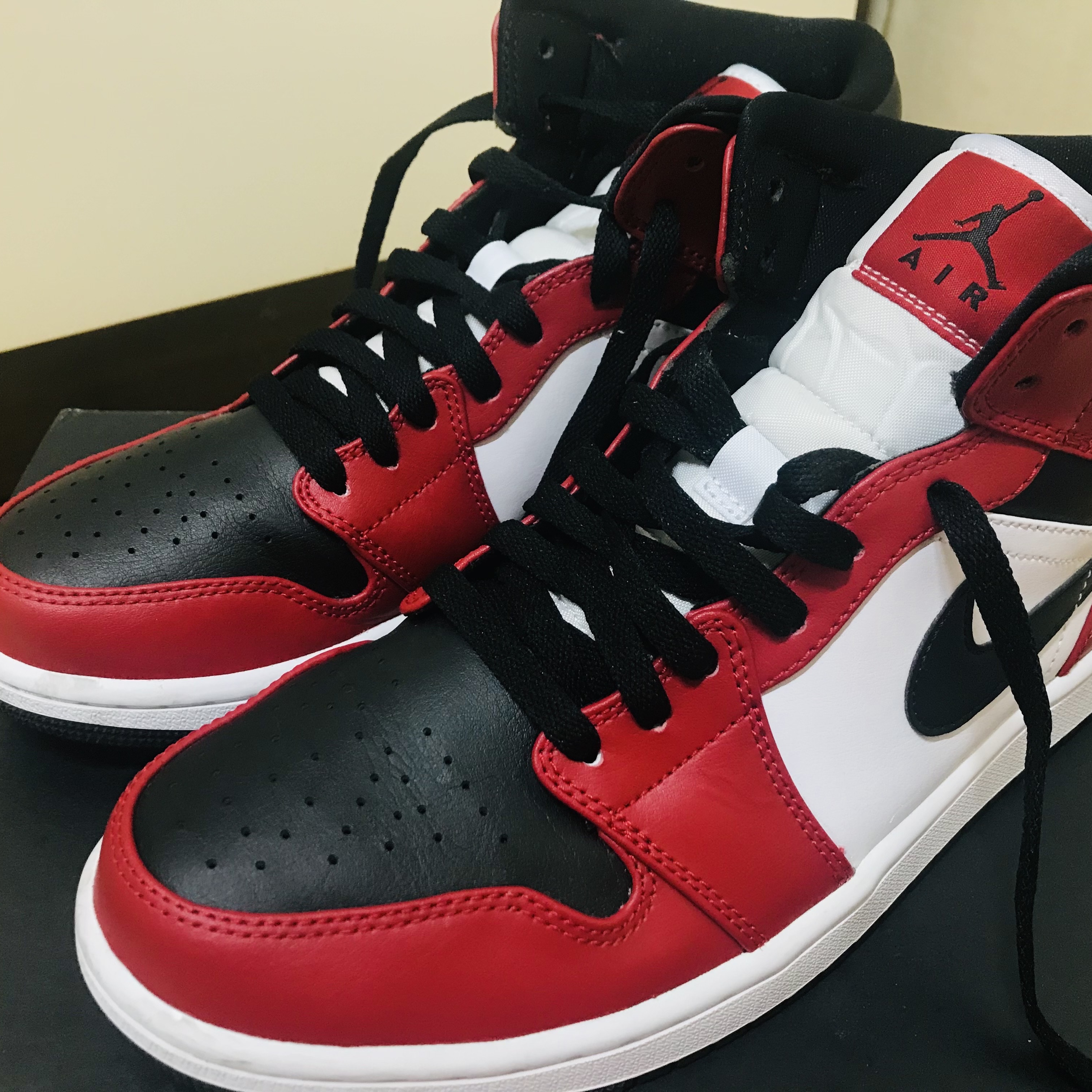 Jordan 1 Mid Chicago Black Toe 착용 스타일