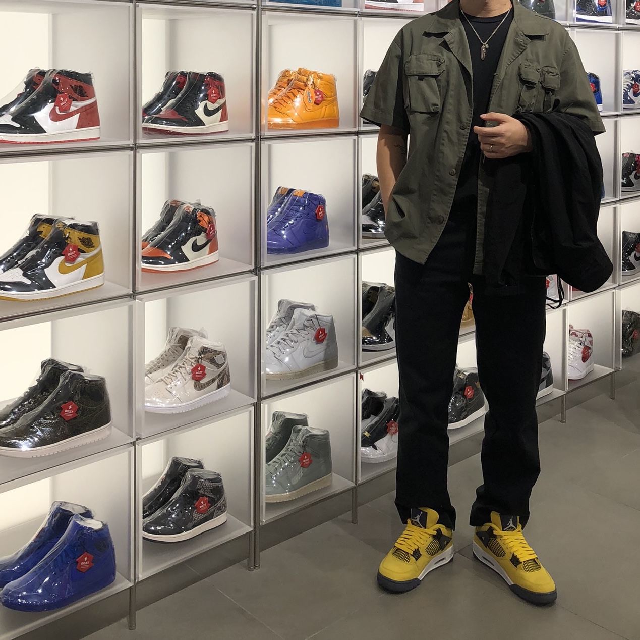 Jordan 4 Retro Tour Yellow 착용 스타일 - 3