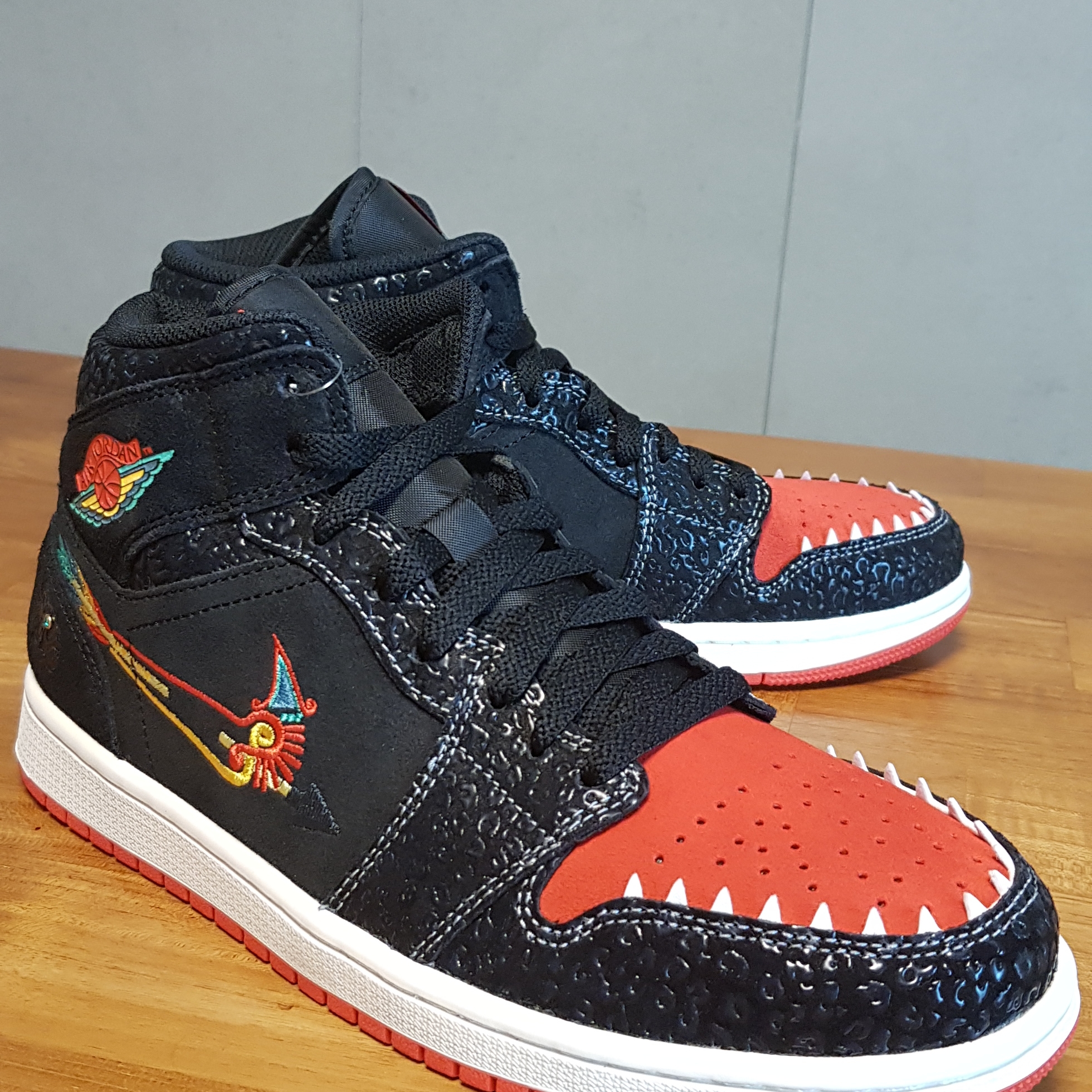 Jordan 1 Mid SE Siempre Familia 착용 스타일 - 1