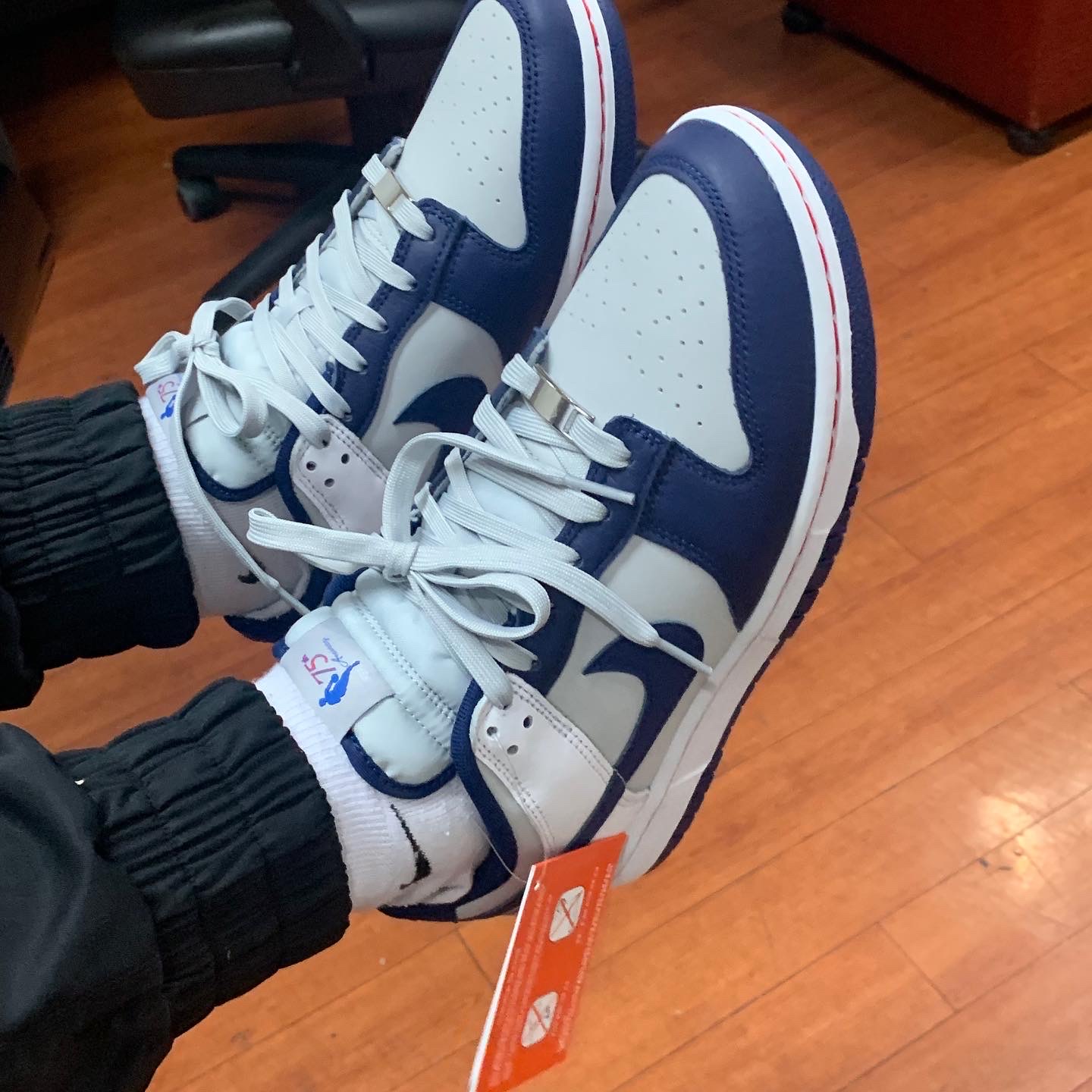 Nike x NBA Dunk Low Retro EMB Nets 착용 스타일 - 1