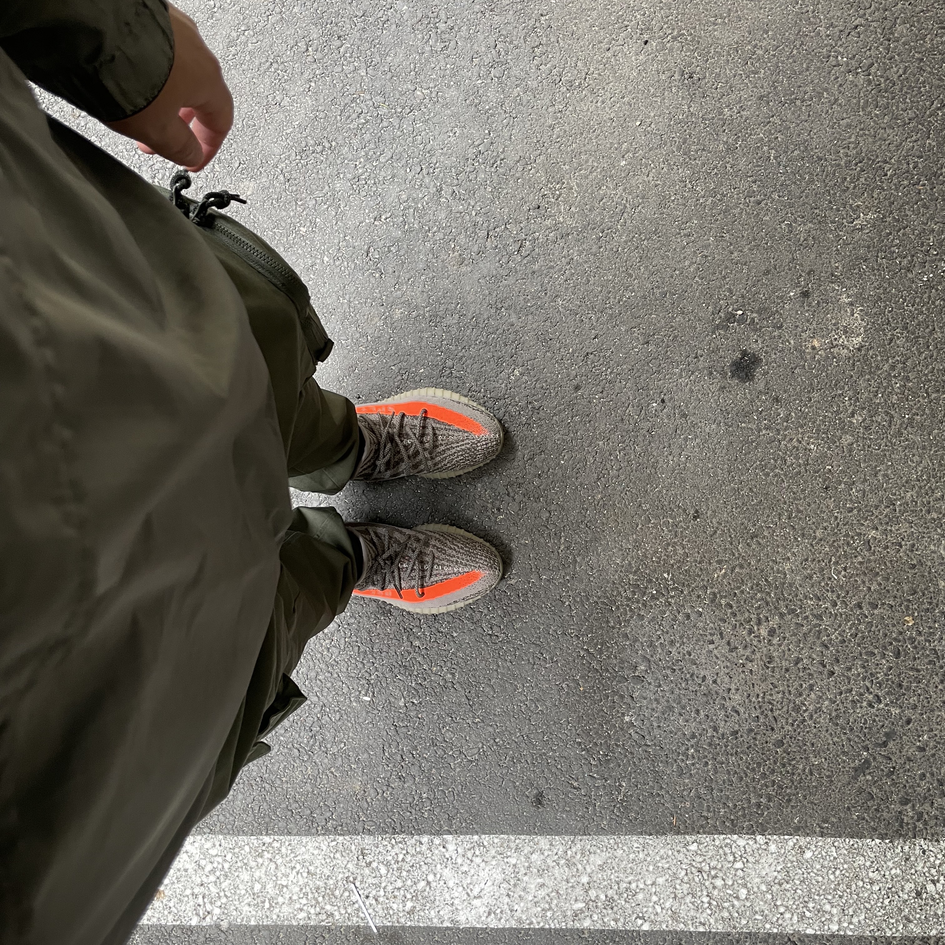 Adidas Yeezy Boost 350 V2 Beluga 착용 스타일