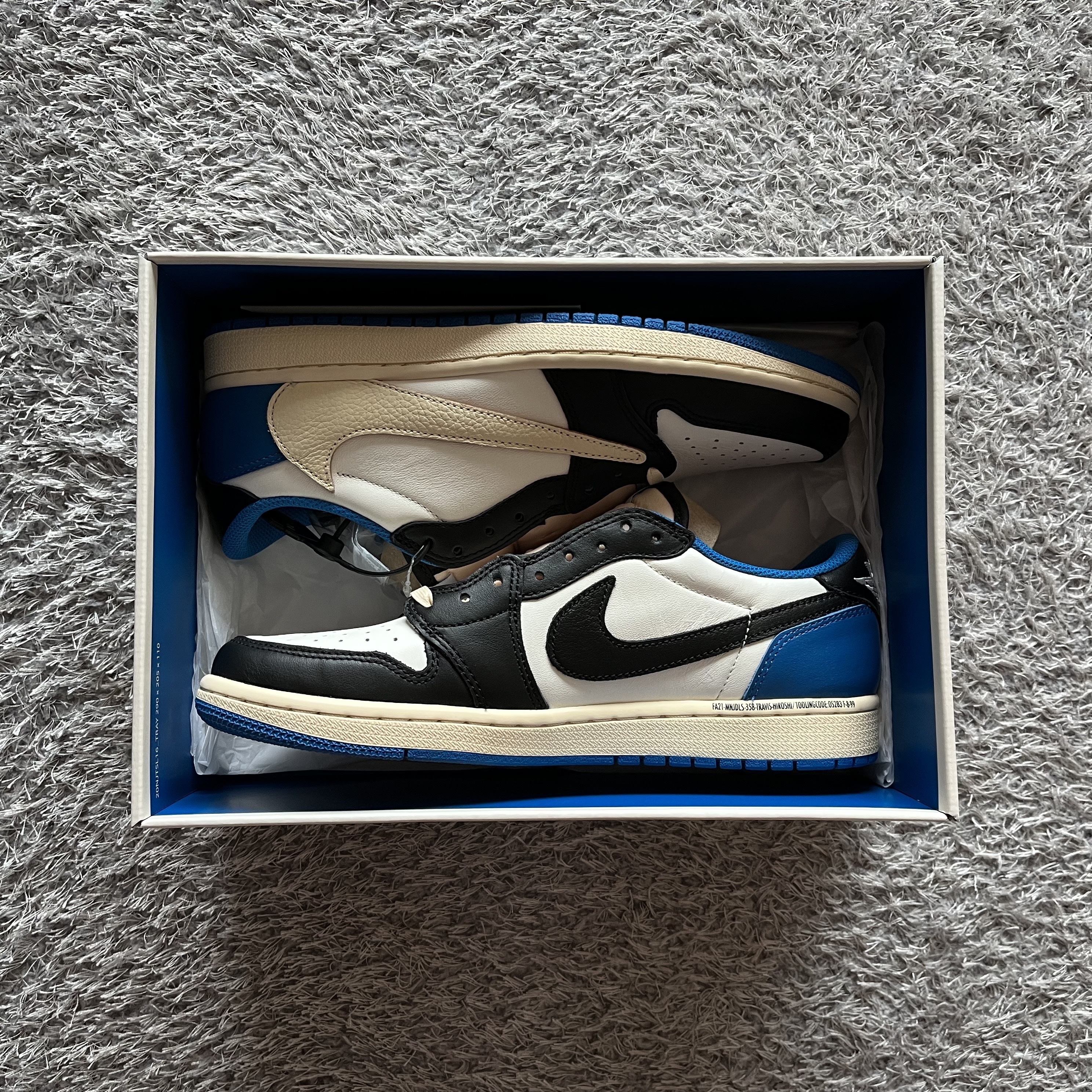 Jordan 1 x Travis Scott x Fragment Retro Low OG SP Military Blue 착용 스타일