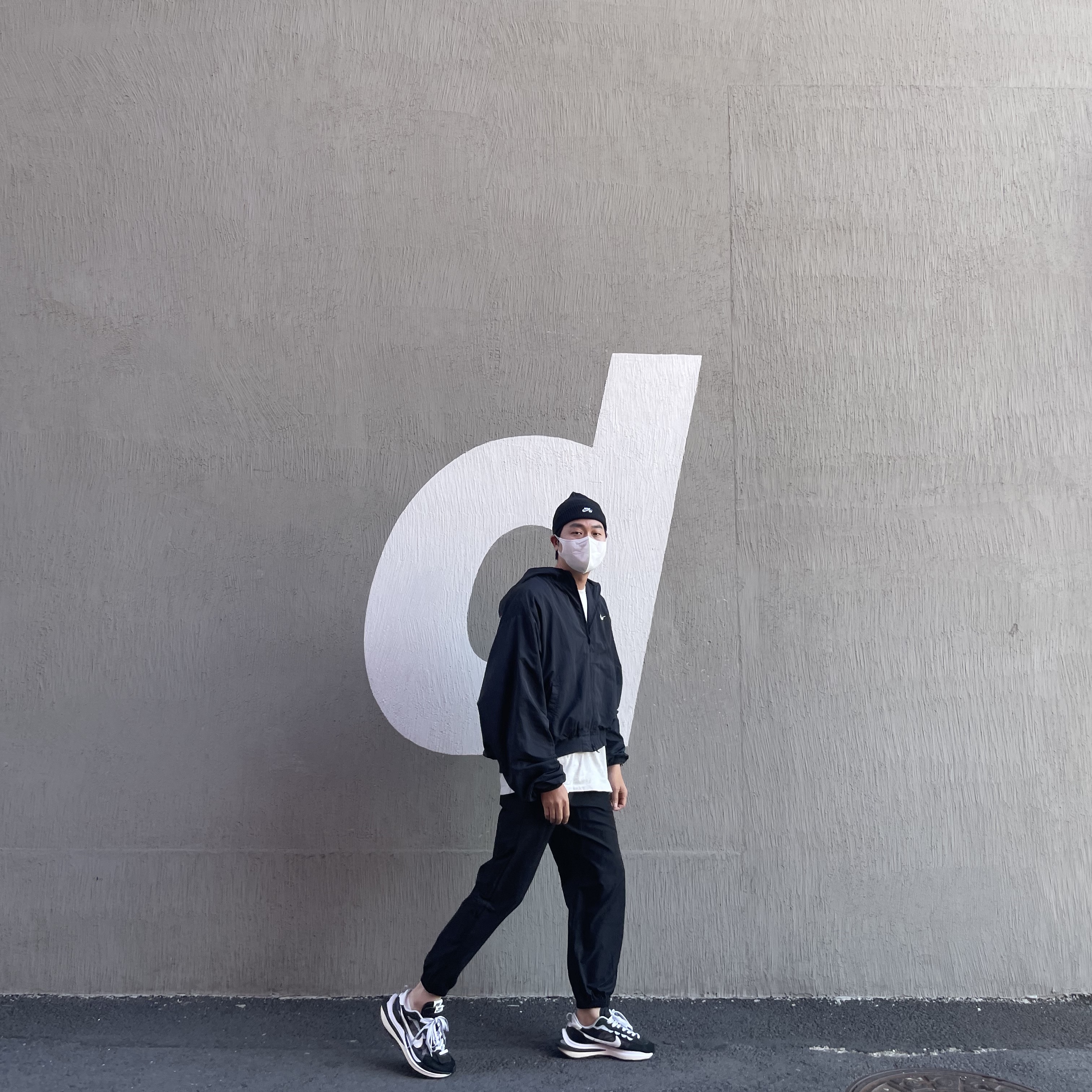 Nike x Sacai VaporWaffle Black White, Nike x Fear of God Bomber Hooded Jacket Black 착용 스타일