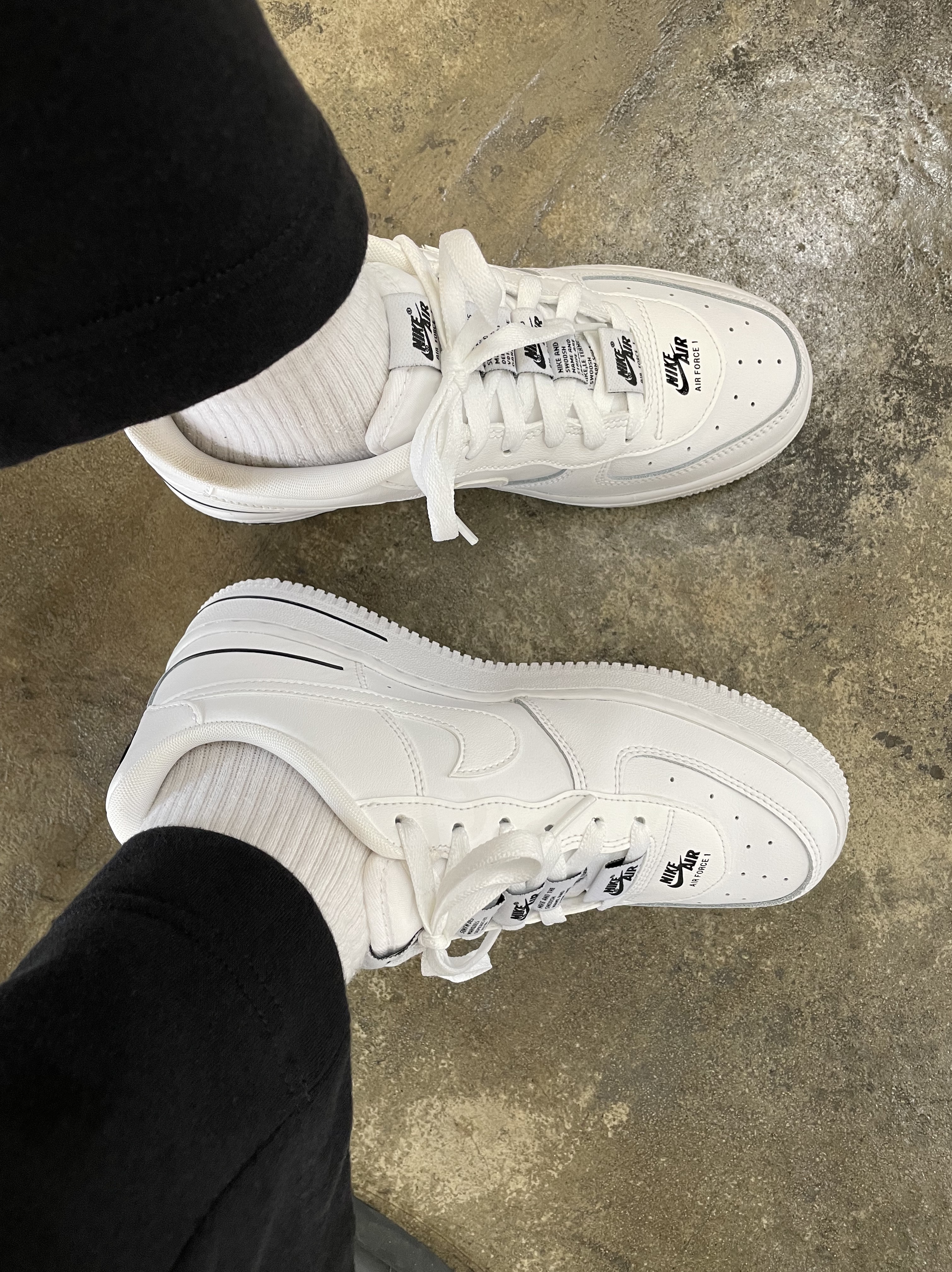 Nike Air Force 1 '07 Low Added Air White 착용 스타일 - 1