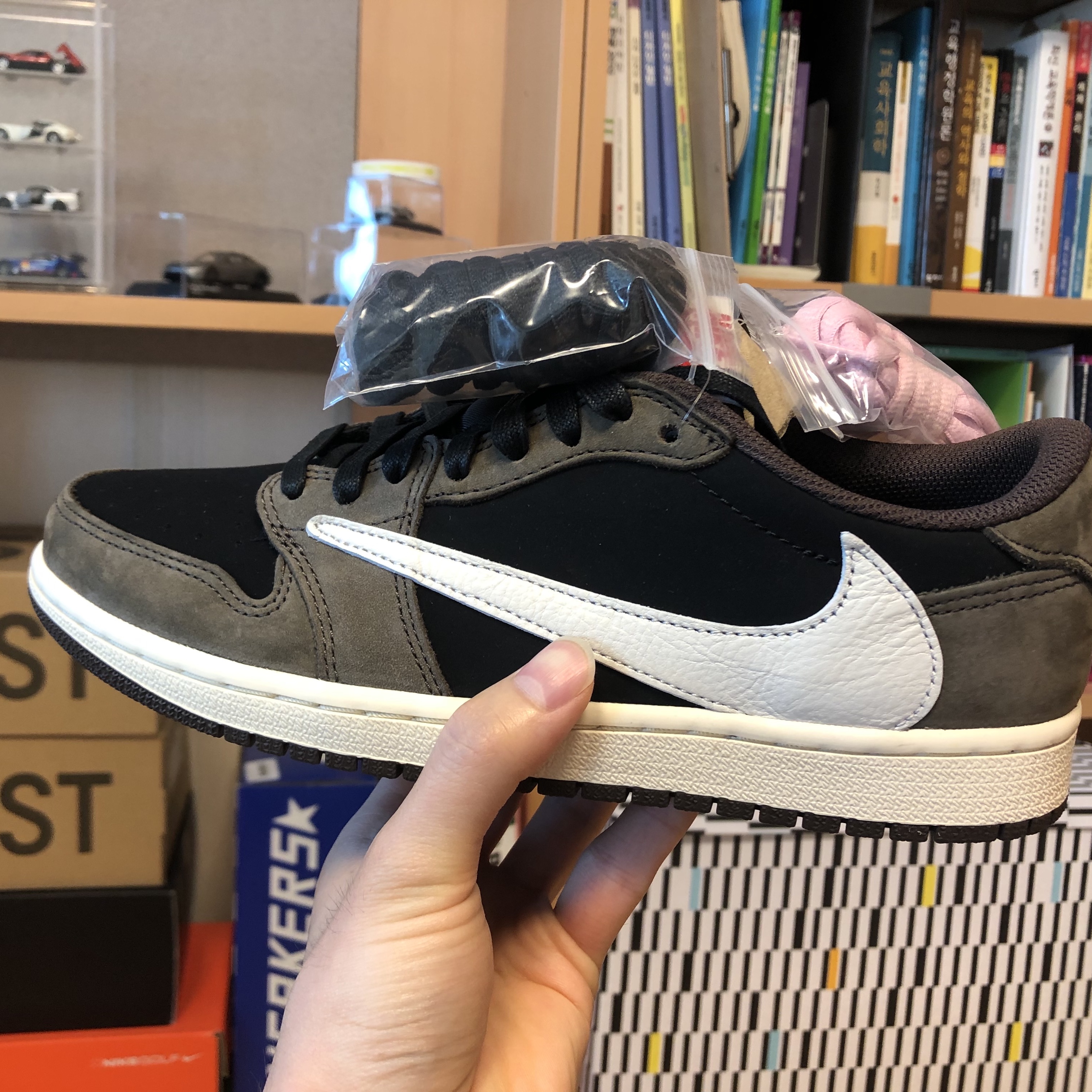 Jordan 1 x Travis Scott Retro Low OG SP Mocha 착용 스타일