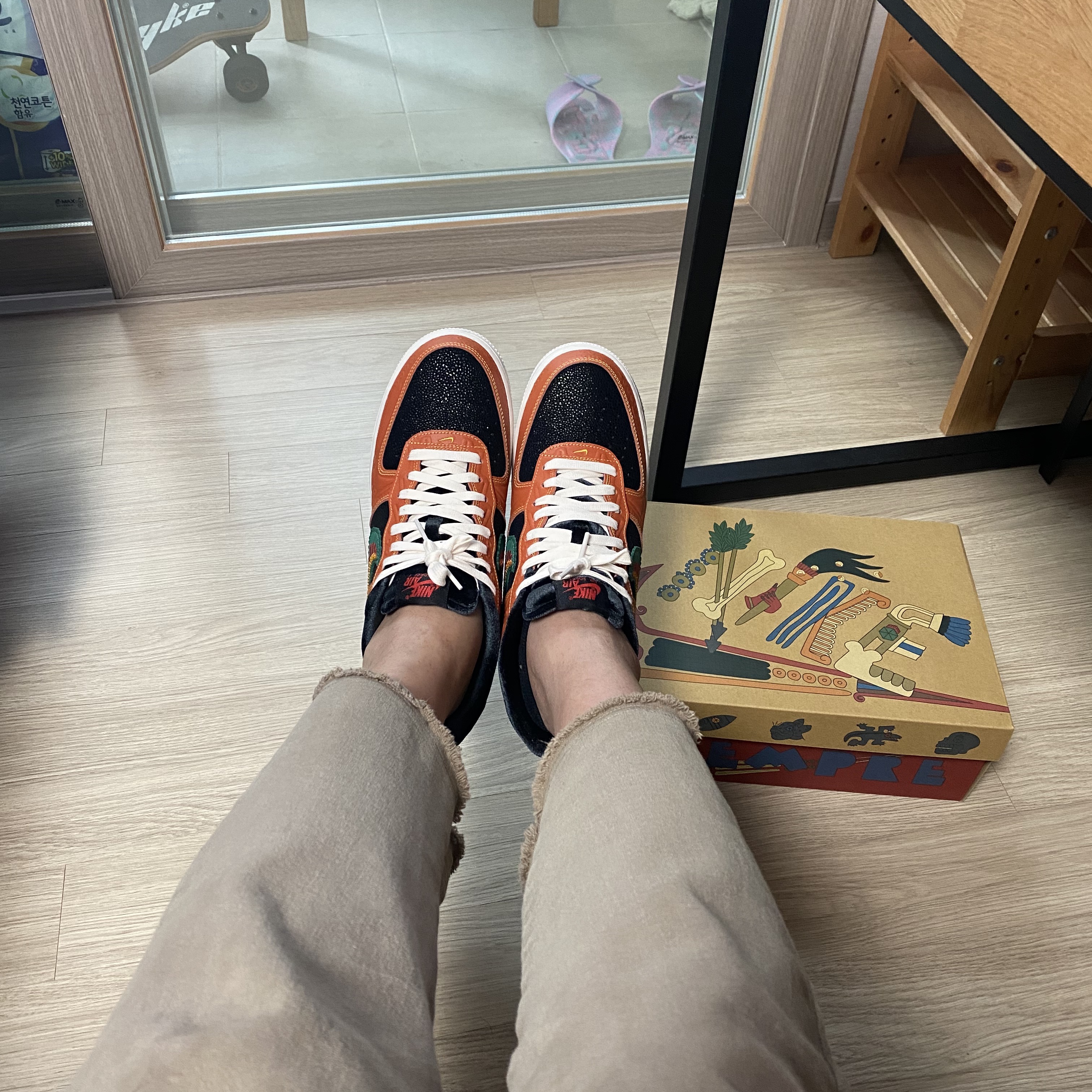 Nike Air Force 1 '07 LX Siempre Familia 착용 스타일 - 2