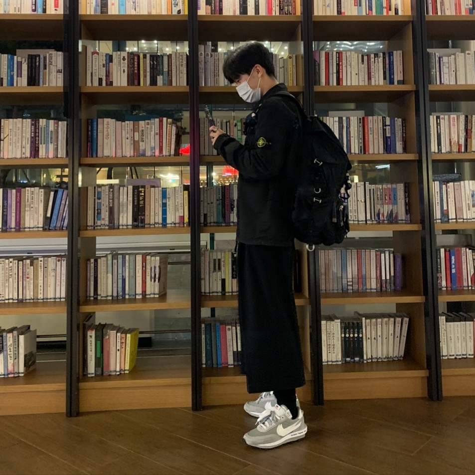 Nike x Sacai x Fragment LDWaffle Light Smoke Grey, Stone Island 113WN T.CO+OLD Overshirt Black - 21FW 착용 스타일