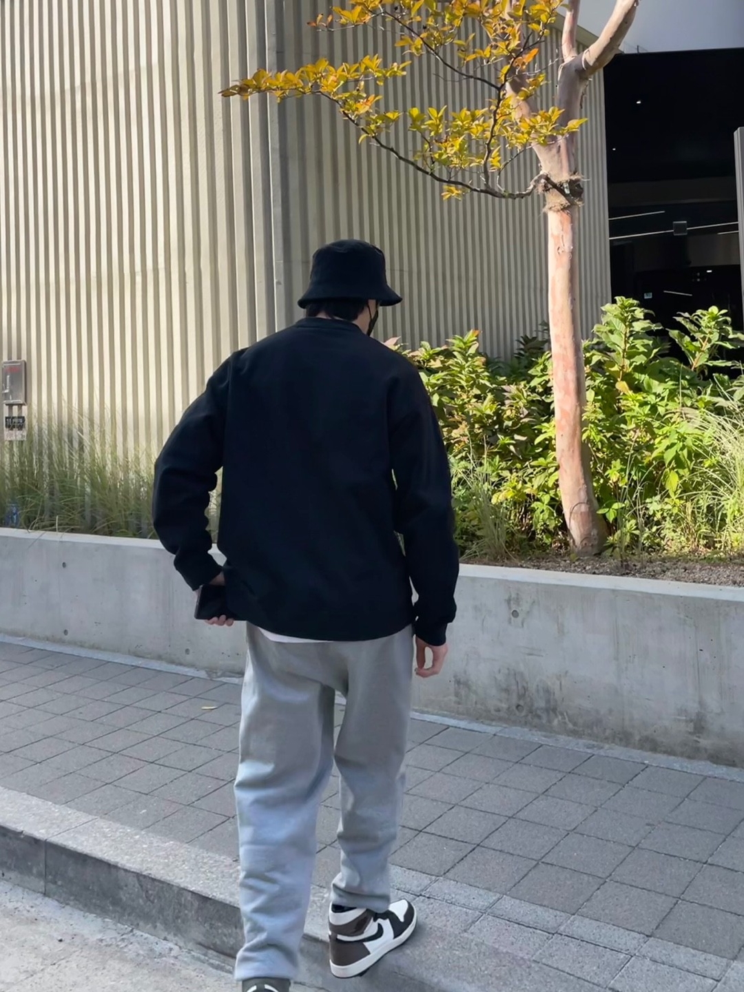 Jordan 1 Retro High OG Black Mocha, Nike x Stussy NRG ZR Fleece Crewneck Black - US/EU 착용 스타일 - 3