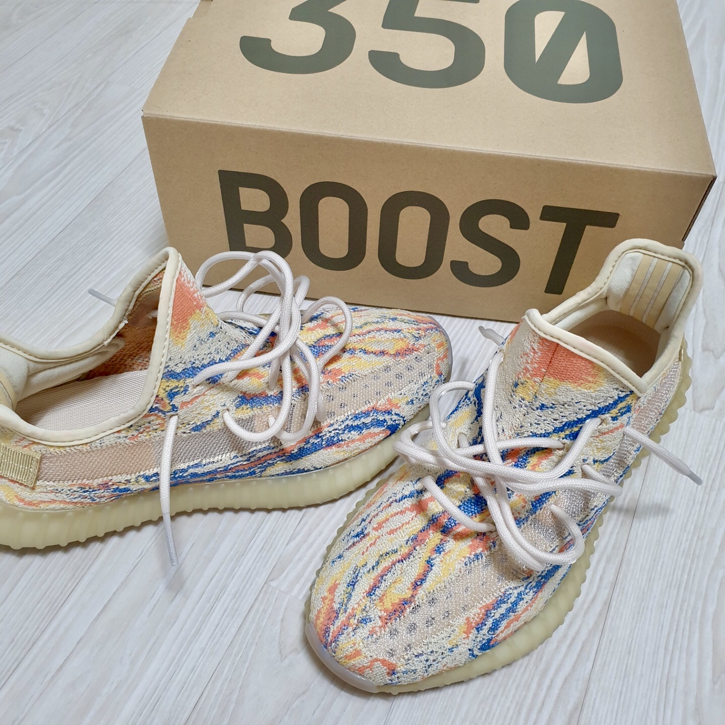 Adidas Yeezy Boost 350 V2 MX Oat 착용 스타일