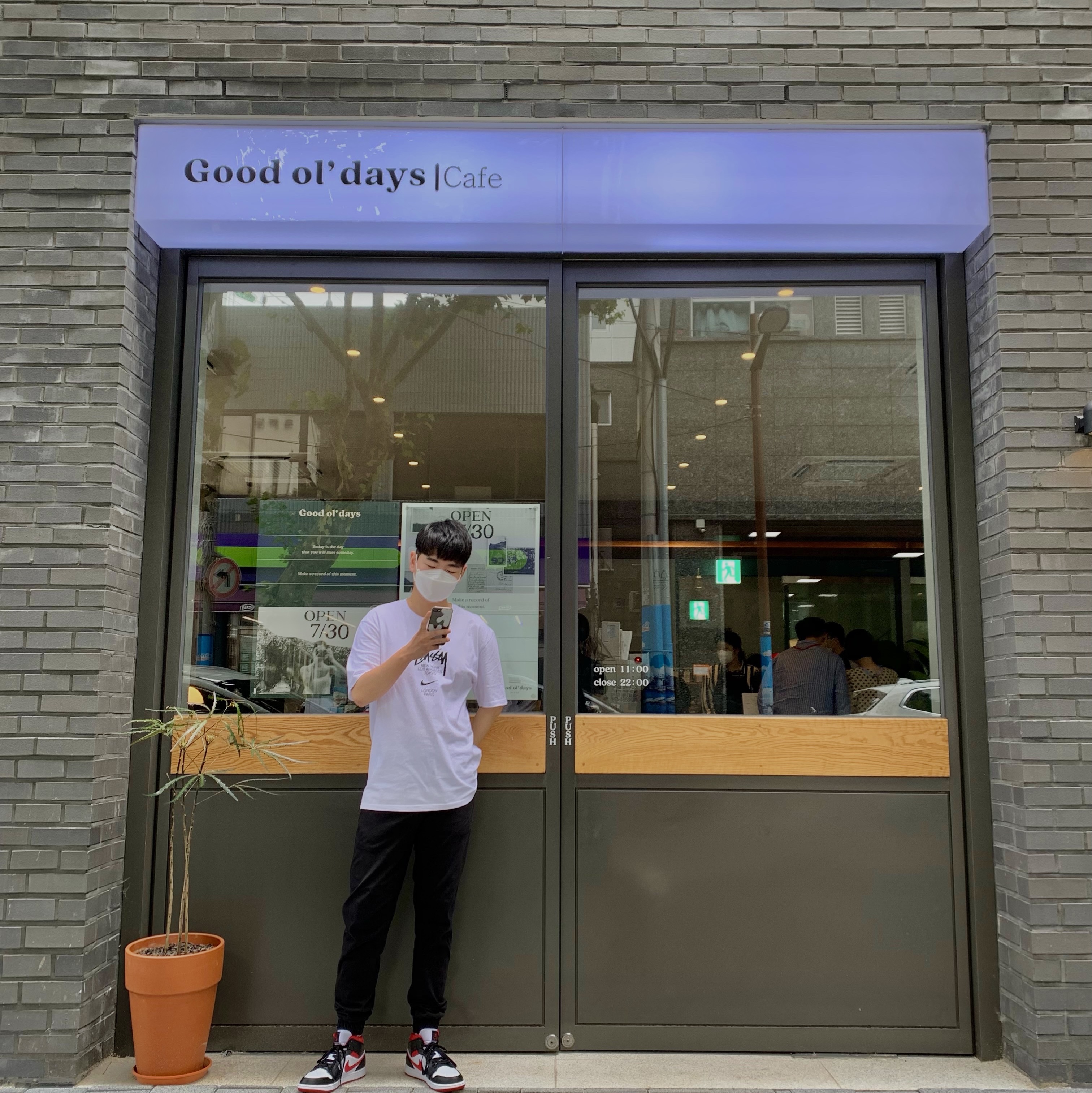Jordan 1 Mid Gym Red Black White, Nike x Stussy WT T-Shirt White - US/EU 착용 스타일