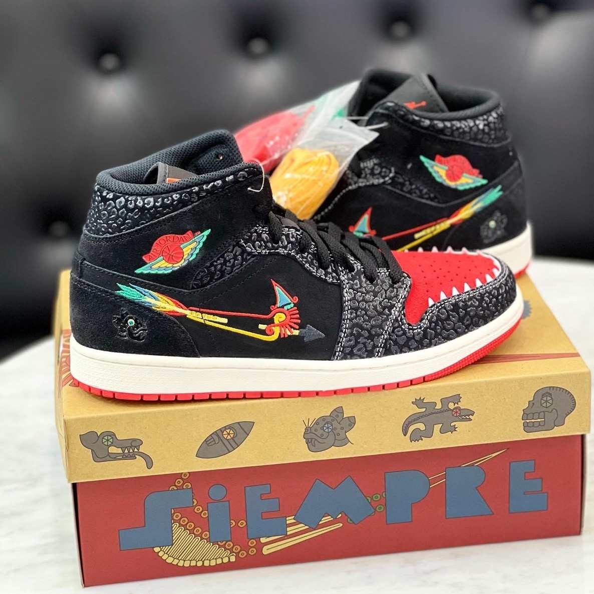 Jordan 1 Mid SE Siempre Familia 착용 스타일 - 2