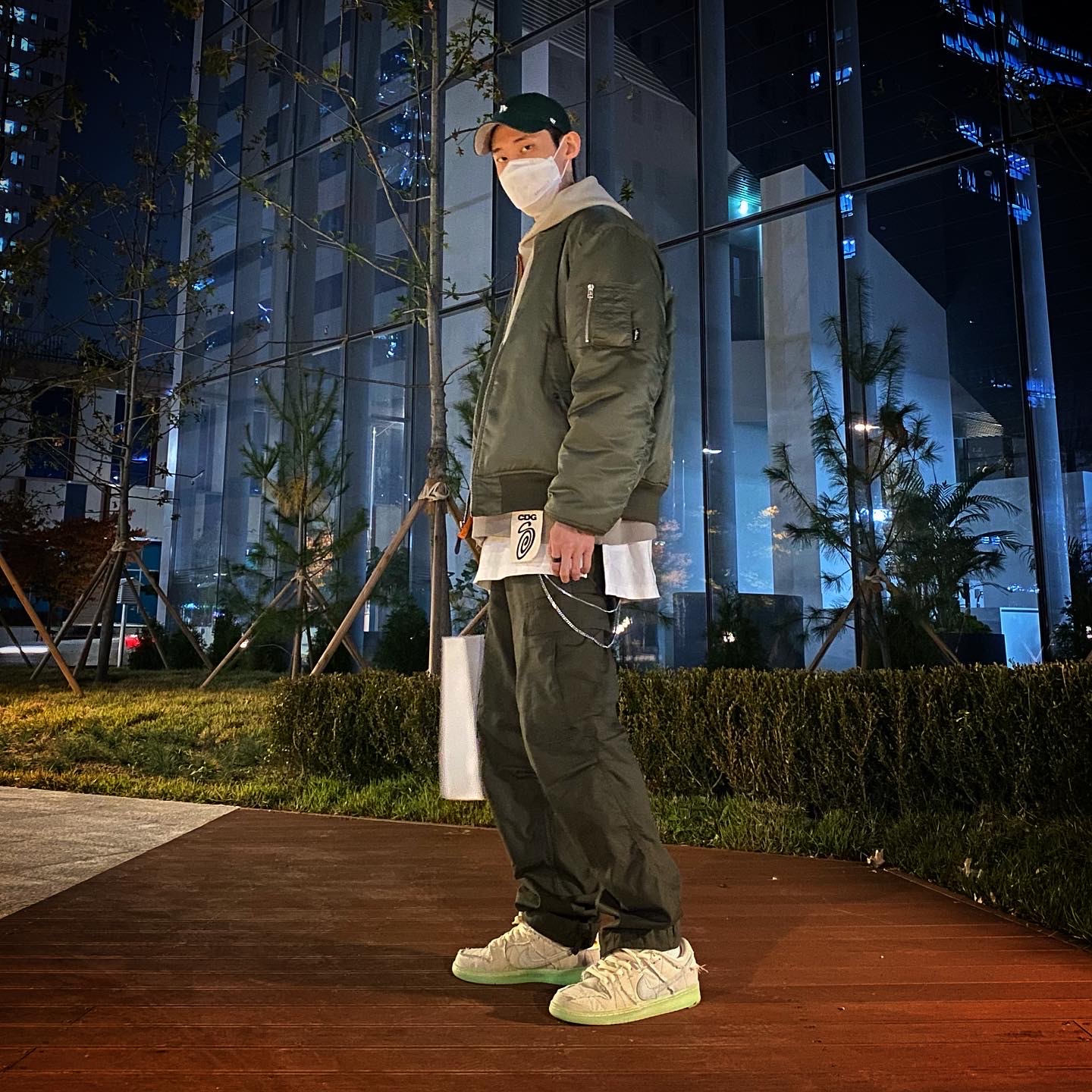 Stussy x CDG MA-1 Jacket Olive, Nike SB Dunk Low Pro Premium Mummy 착용 스타일 - 2