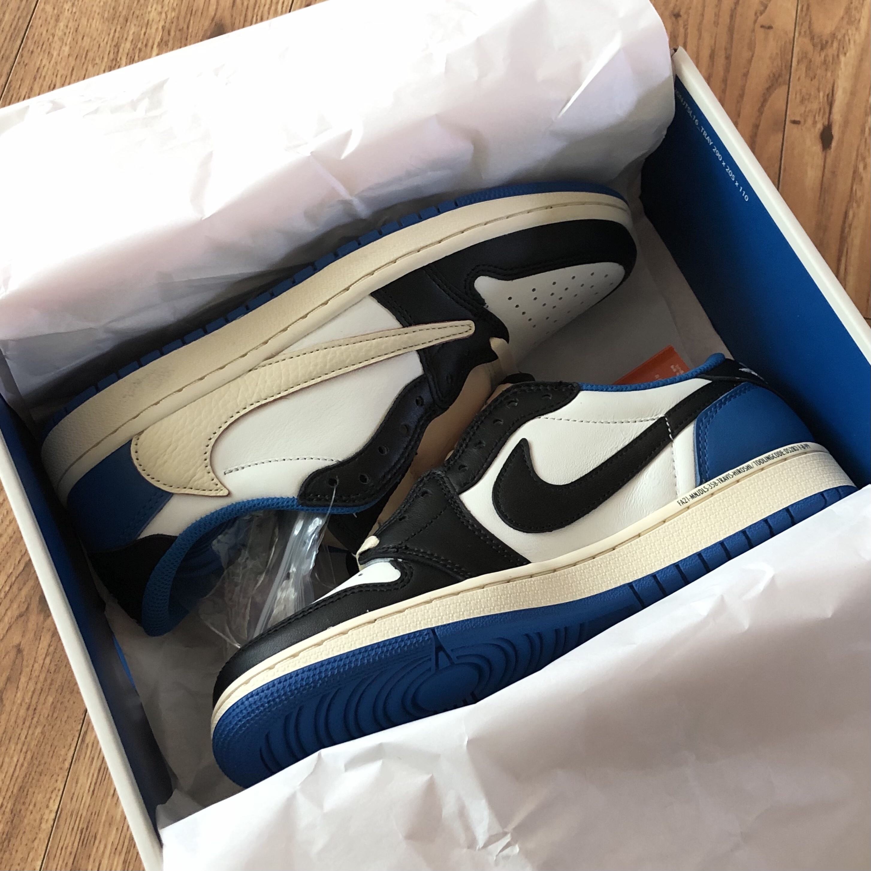 Jordan 1 x Travis Scott x Fragment Retro Low OG SP Military Blue 착용 스타일 - 3
